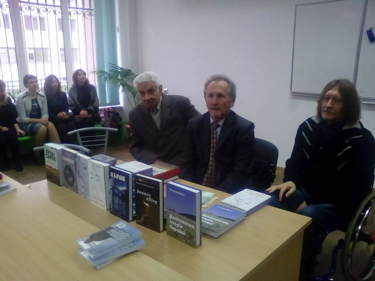 «Поміж світів і сяяння світил» від Василя Слапчука