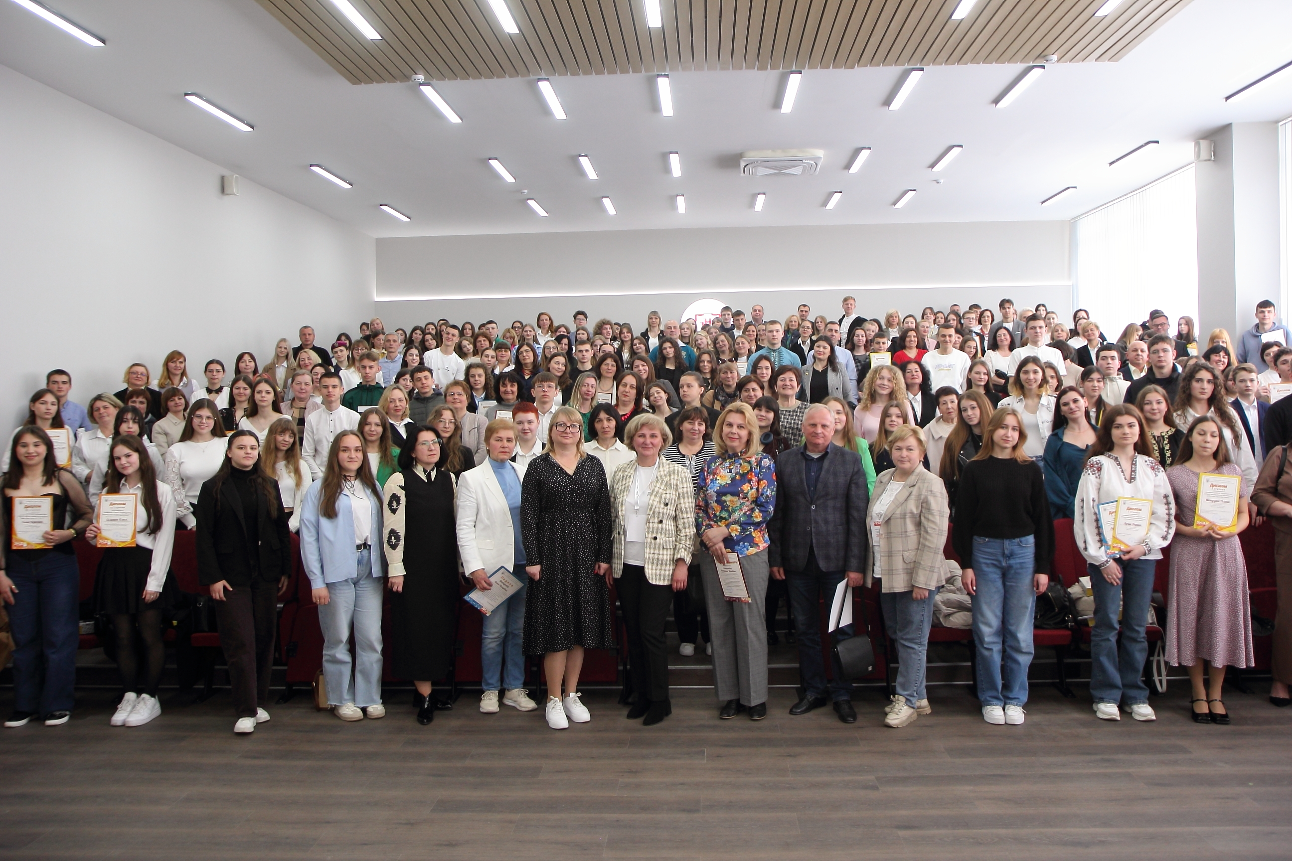 В Університеті відзначили переможців обласного конкурсу МАН