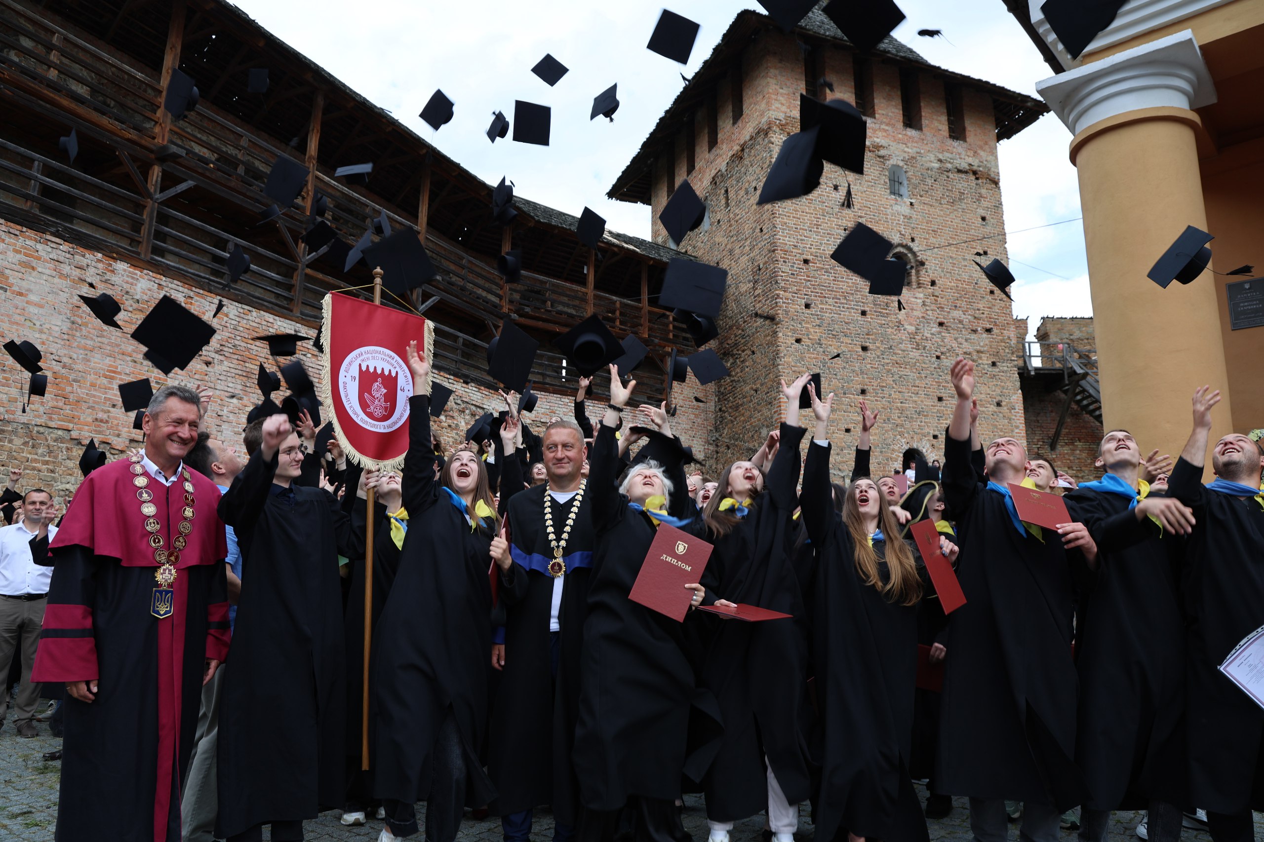 Вручення дипломів 