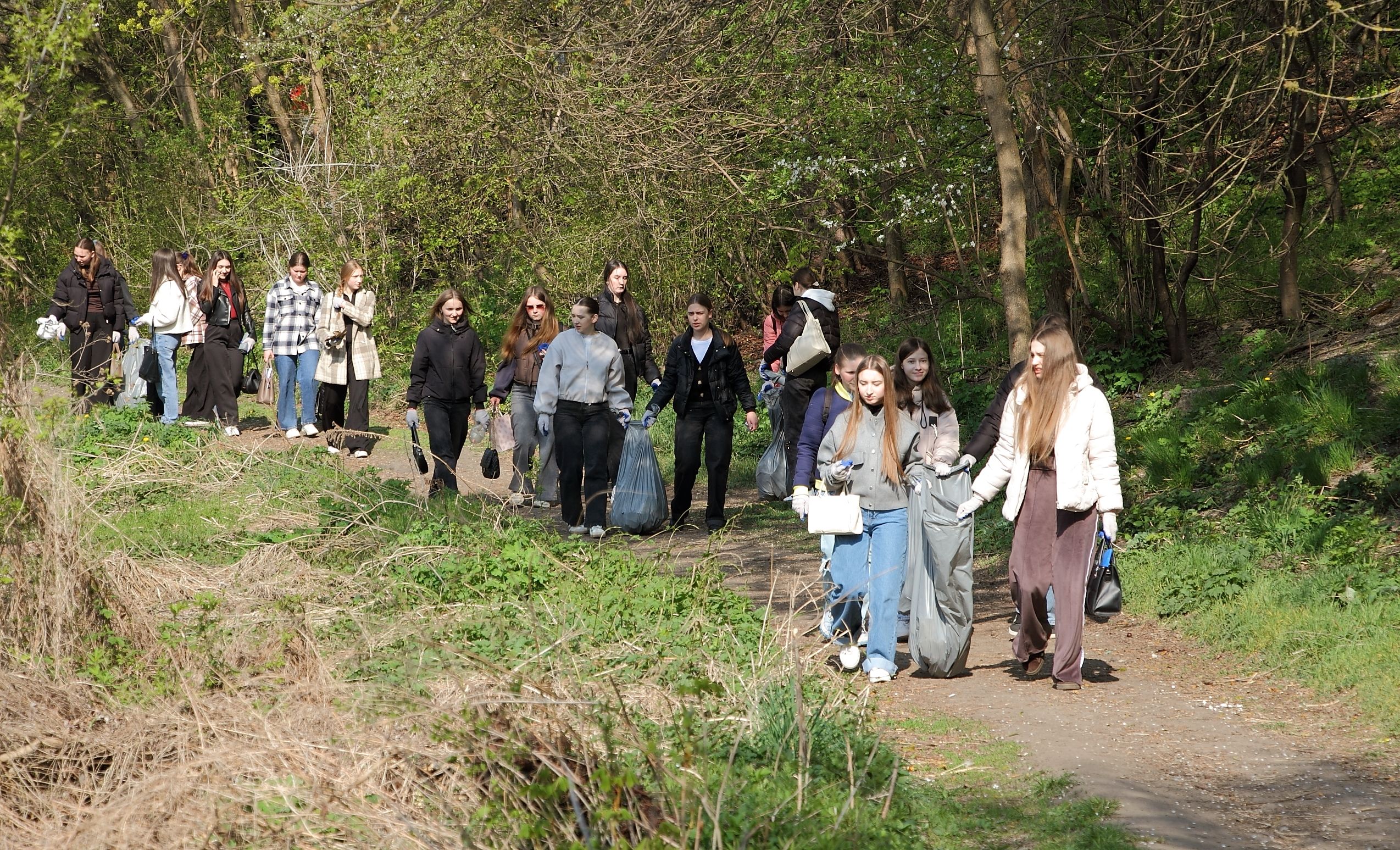 Студенти та викладачі Волинського національного університету імені Лесі Українки долучилися до щорічної толоки з нагоди Дня довкілля