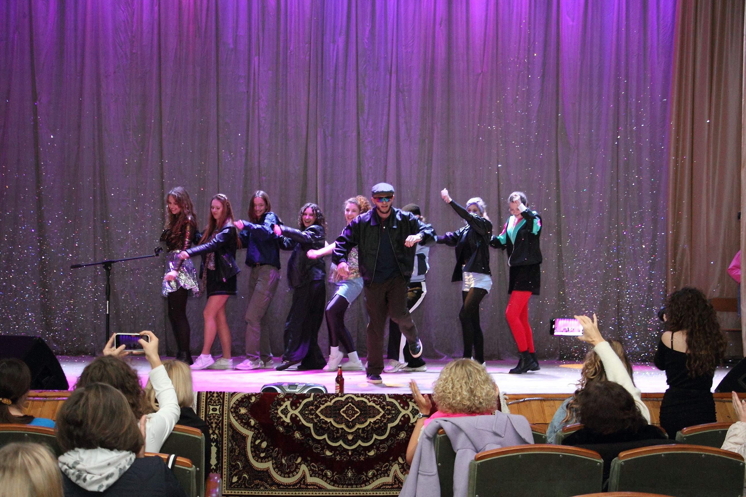 Здобувачі факультету іноземної філології відзначили День студента у стилі 90-х