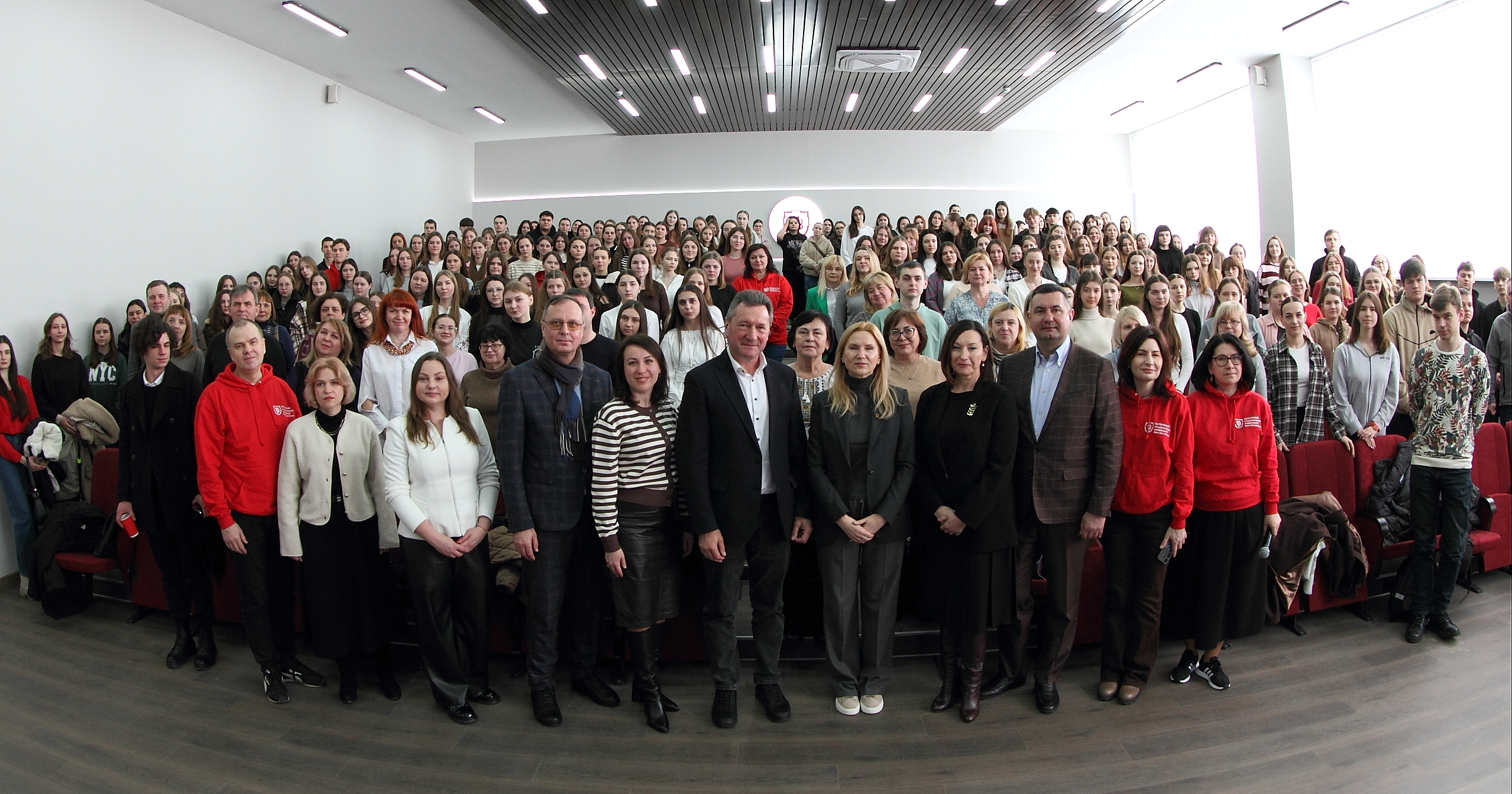 Заступниця Голови Верховної Ради України Олена Кондратюк відвідала ВНУ імені Лесі Українки