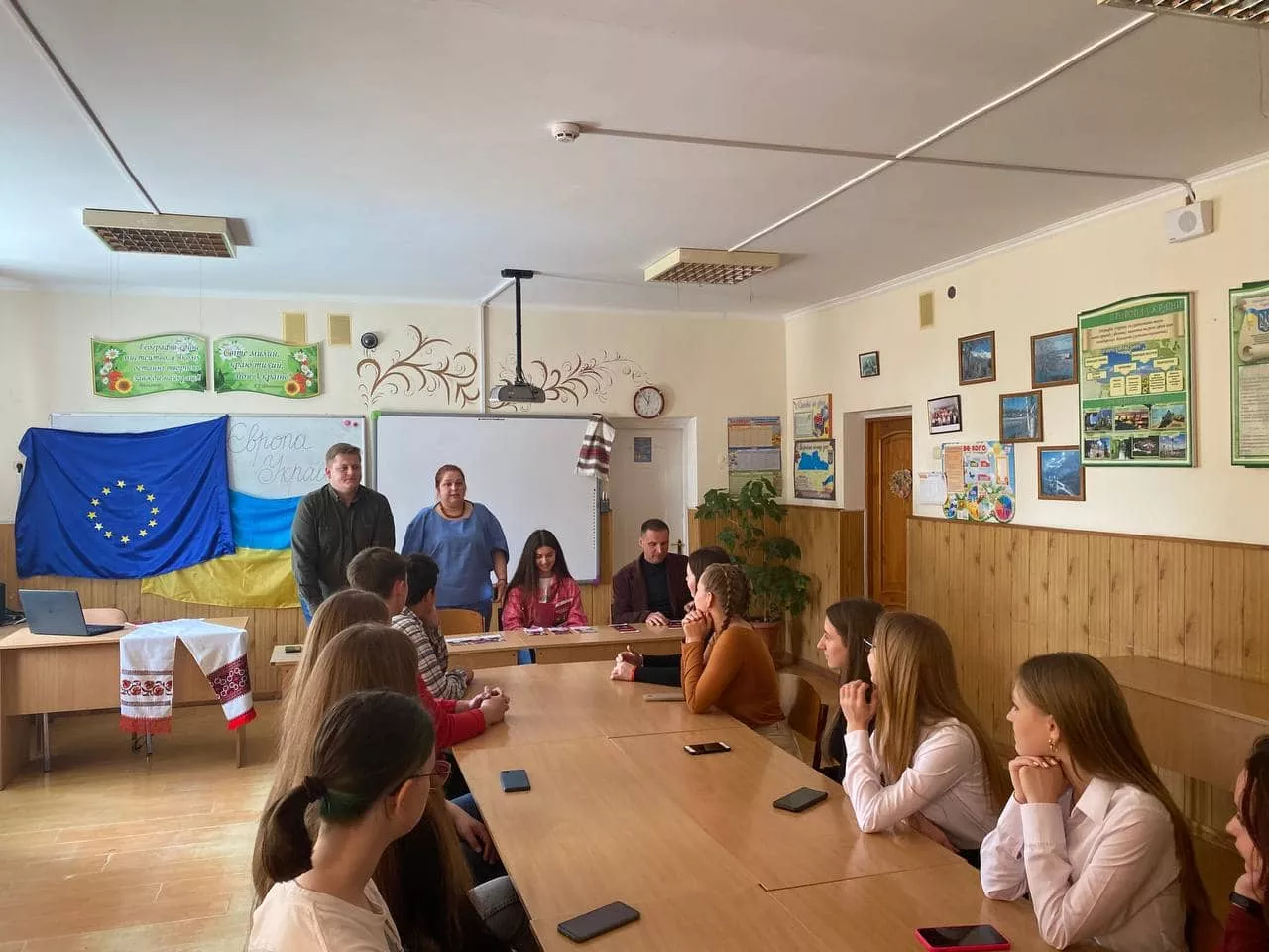 Міжнародники розпочали серію інформативно-дискусійних зустрічей зі школярами Луцька та області