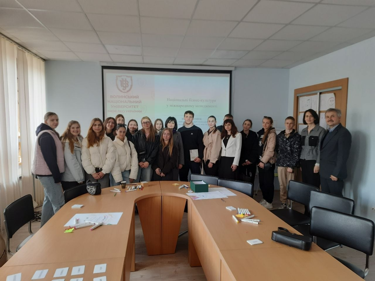 23 квітня 2026 р. відбувся робочий візит представників кафедри менеджменту Волинського національного університету імені Лесі Українки до Національного університету водного господарства та природокористування. Захід став важливою платформою для обміну досвідом, проведення відкритих лекцій і тренінгів, а також обговорення освітніх програм зі спеціальності «Менеджмент». У межах візиту для здобувачів освіти було організовано серію освітніх заходів, спрямованих на розвиток професійних і загальних компетентностей