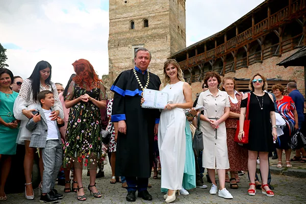 Факультет філології та журналістики в Луцькому замку благословив у світ майже сотню бакалаврів