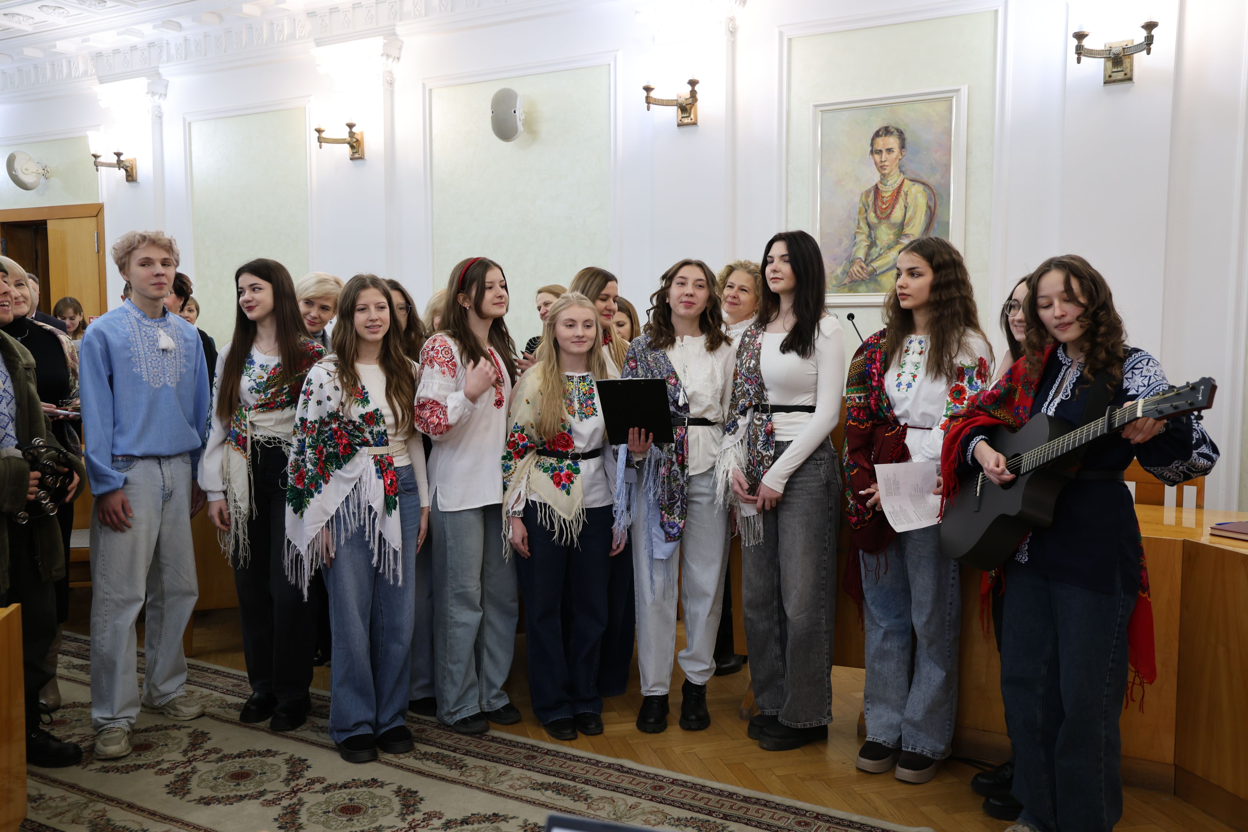 Студенти ВНУ імені Лесі Українки привітали ректорат з різдвяними святами