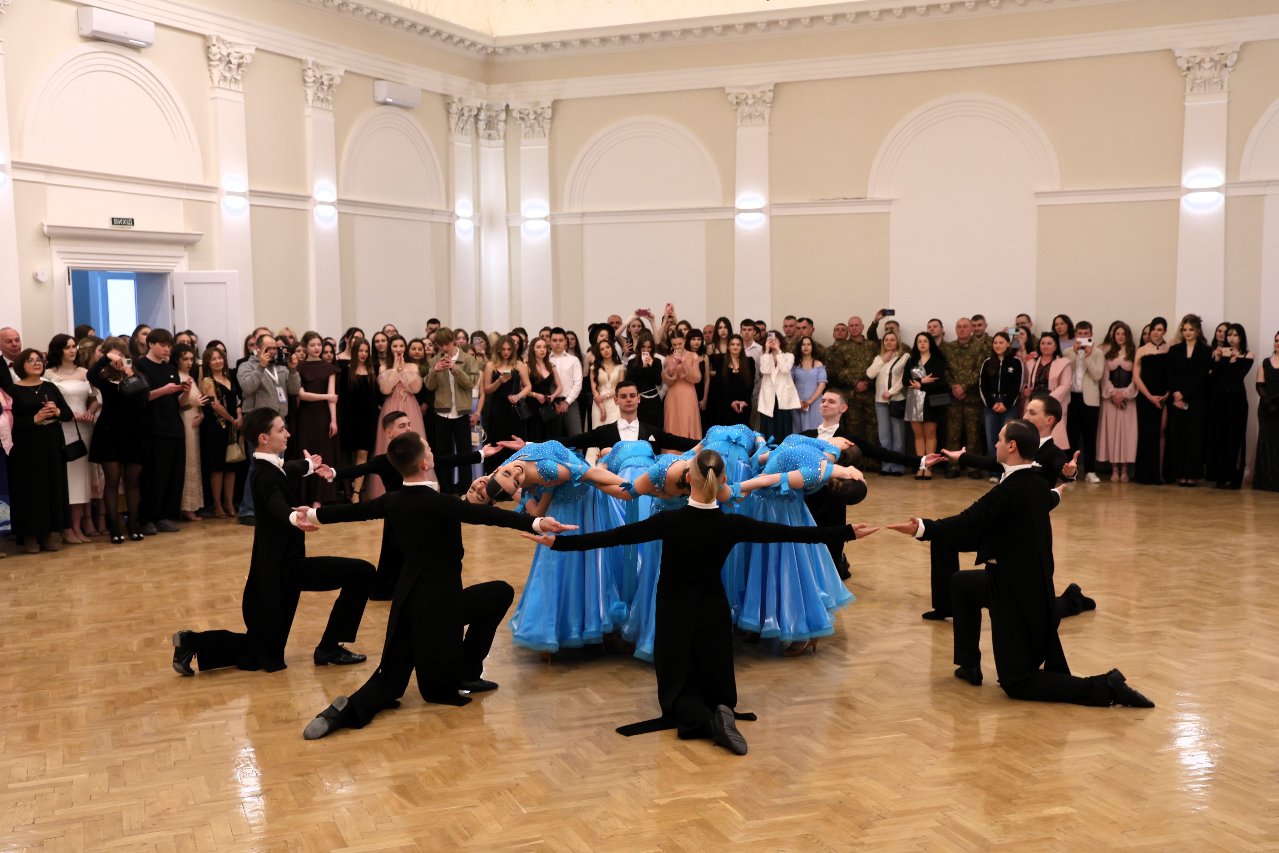 У ВНУ імені Лесі Українки відбувся благодійний бал для військових Національної гвардії