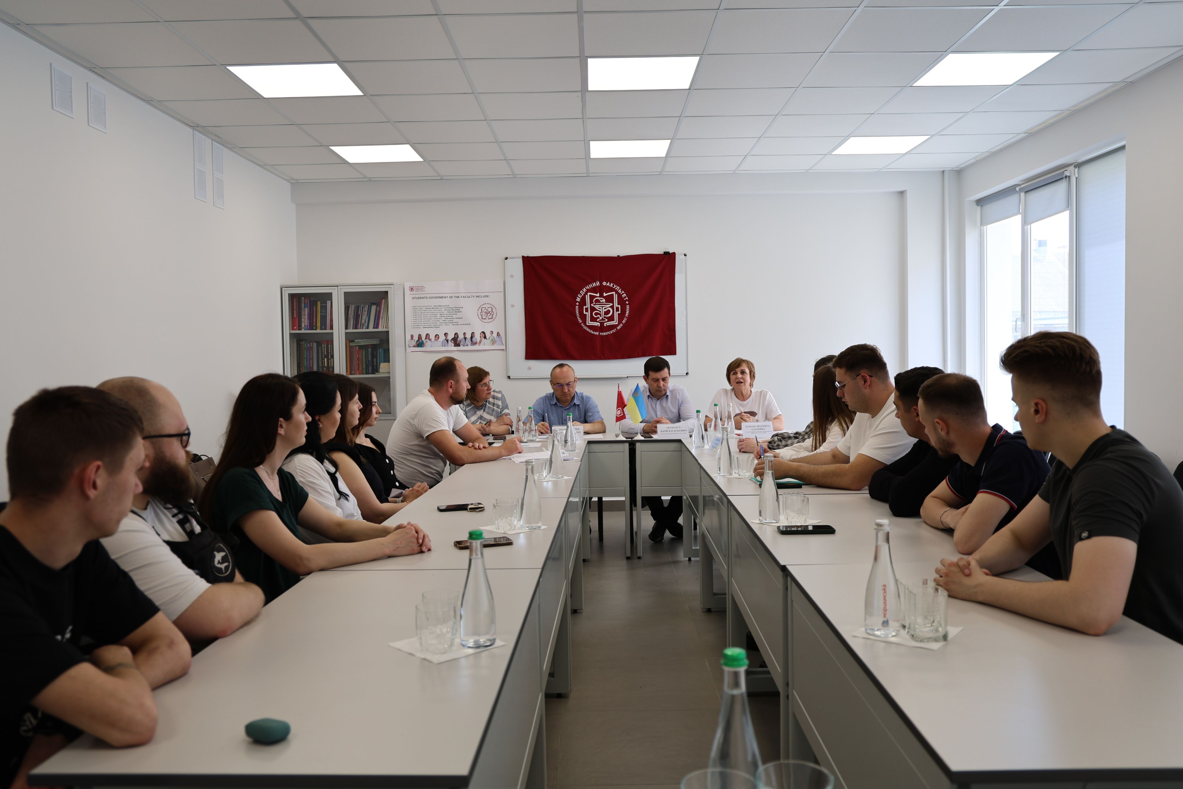 Круглий стіл щодо вступу в інтернатуру: відкритий діалог студентів, влади та освітян