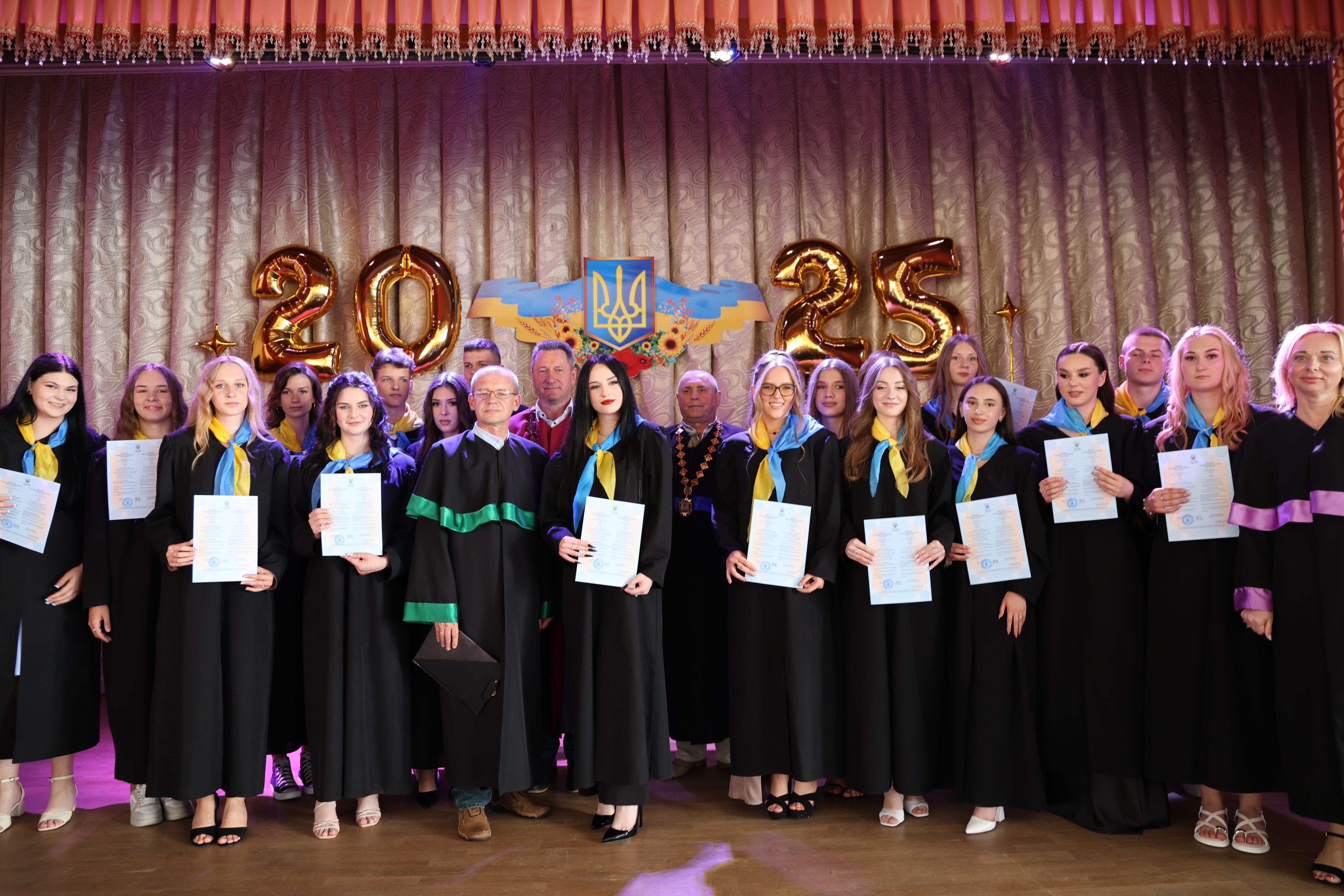 Випускники коледжу технологій, бізнесу та права отримали дипломи фахового молодшого спеціаліста 