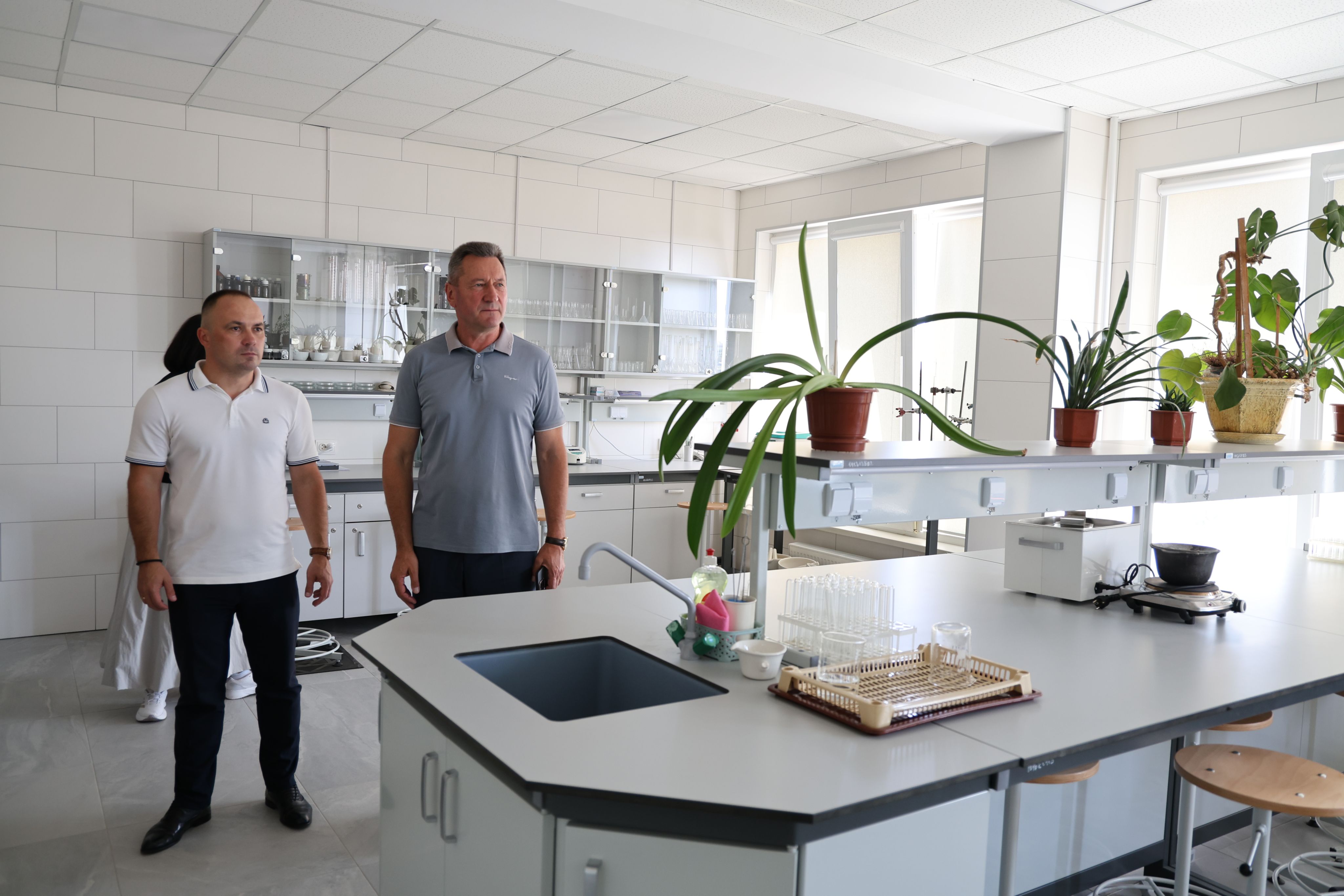 Роман Романюк ознайомився з діяльністю факультету хімії та екології