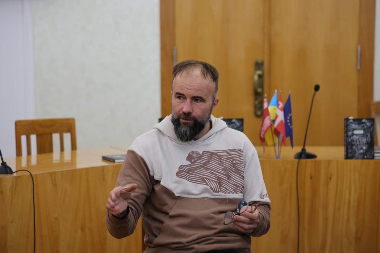 «Записки тата з війни»: в Університеті презентували книгу бойового медика