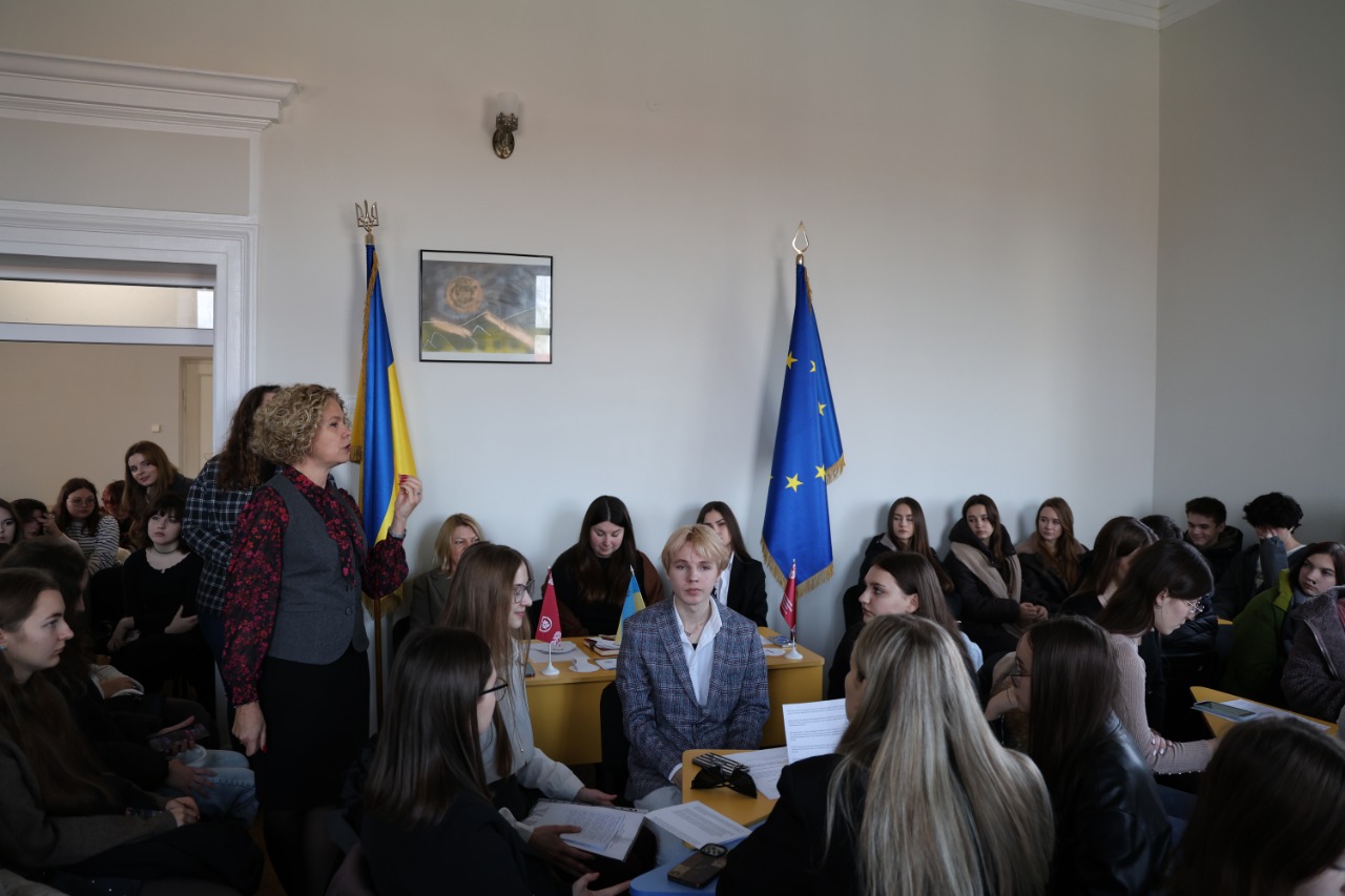 Студенти факультету іноземної філології взяли участь в Оксфордських дебатах