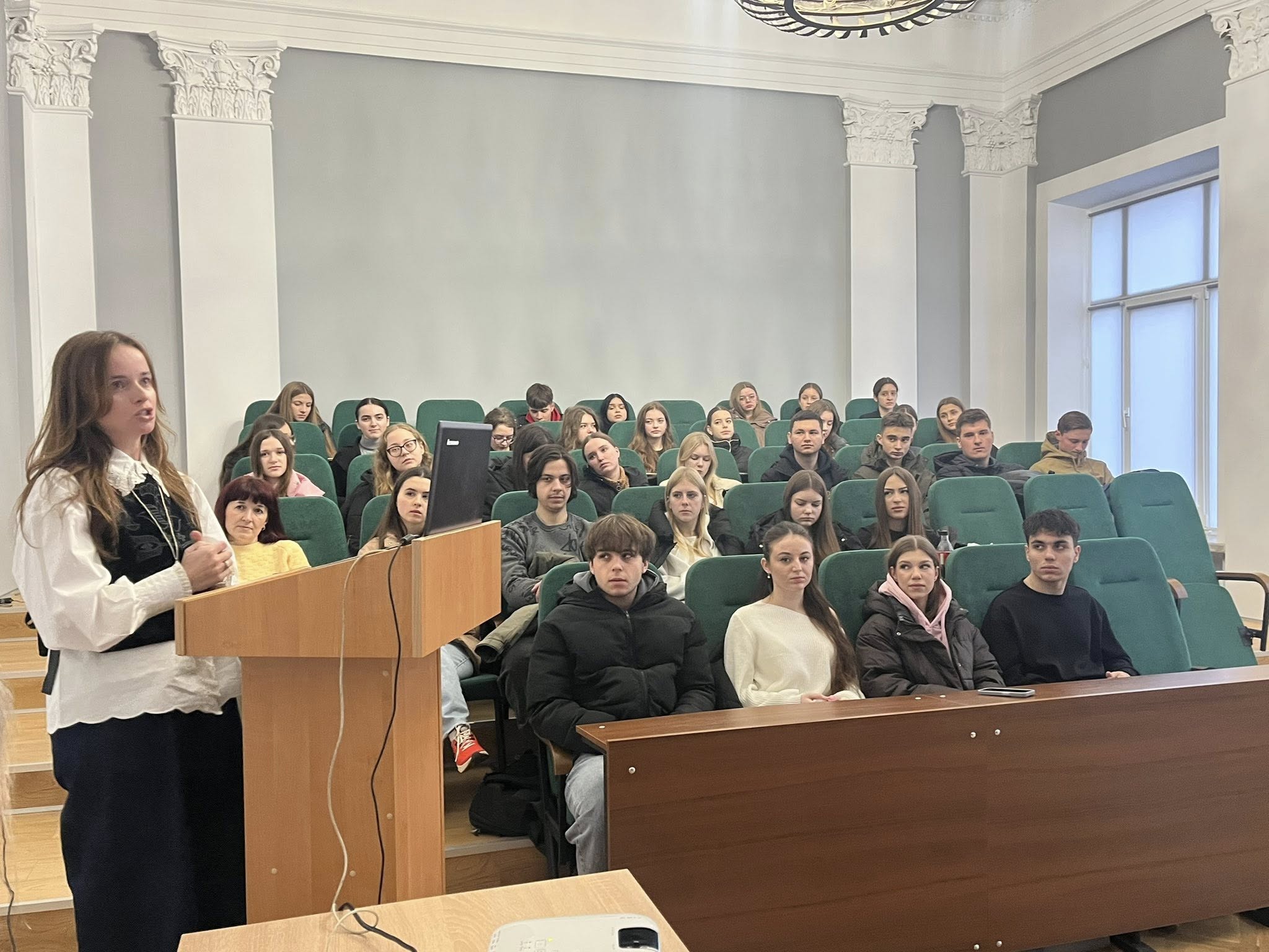 Публічна лекція дипломата Людмили Єніної