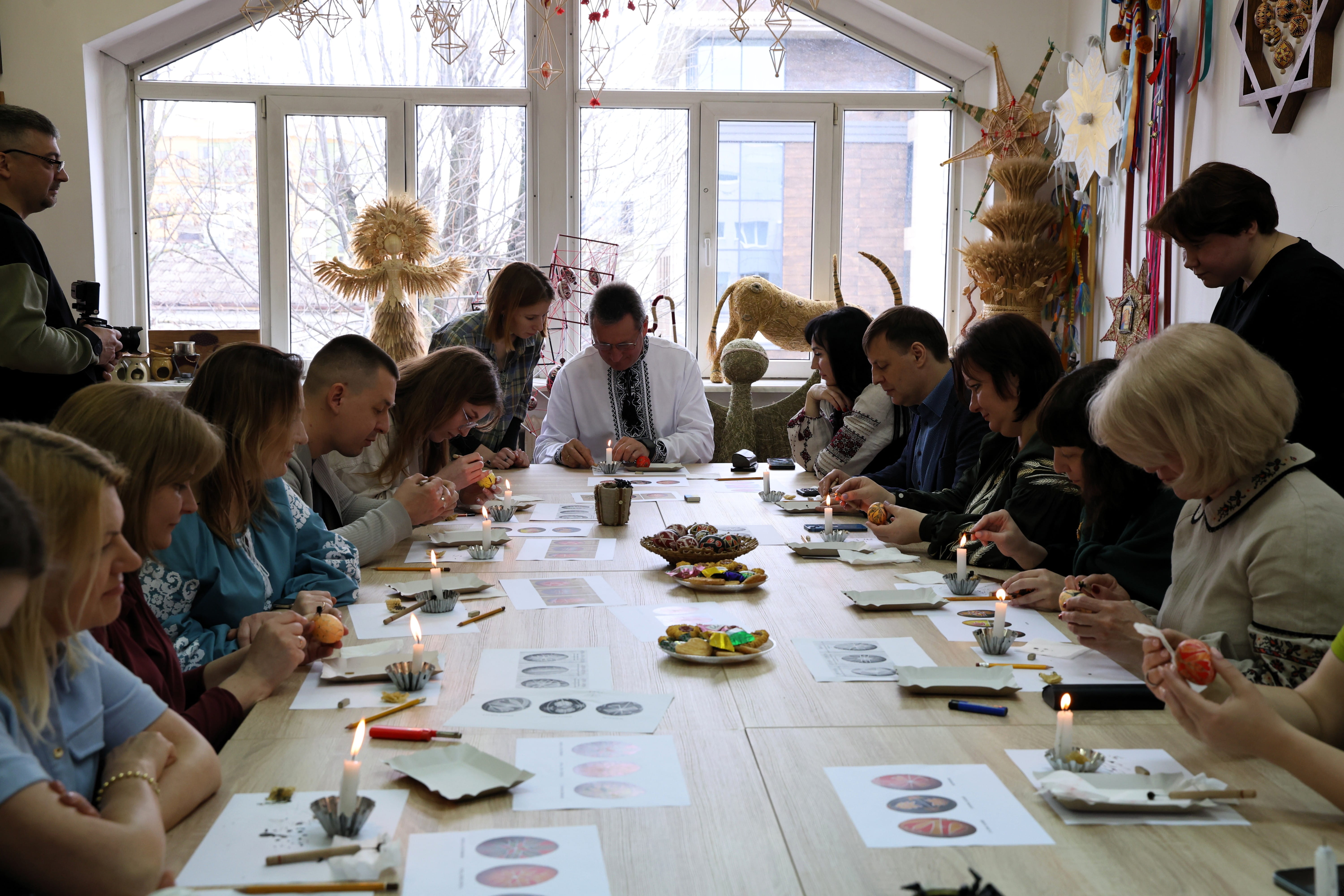 Жива традиція Великодні: в Університеті відтворили писанки із колекції Олени Пчілки