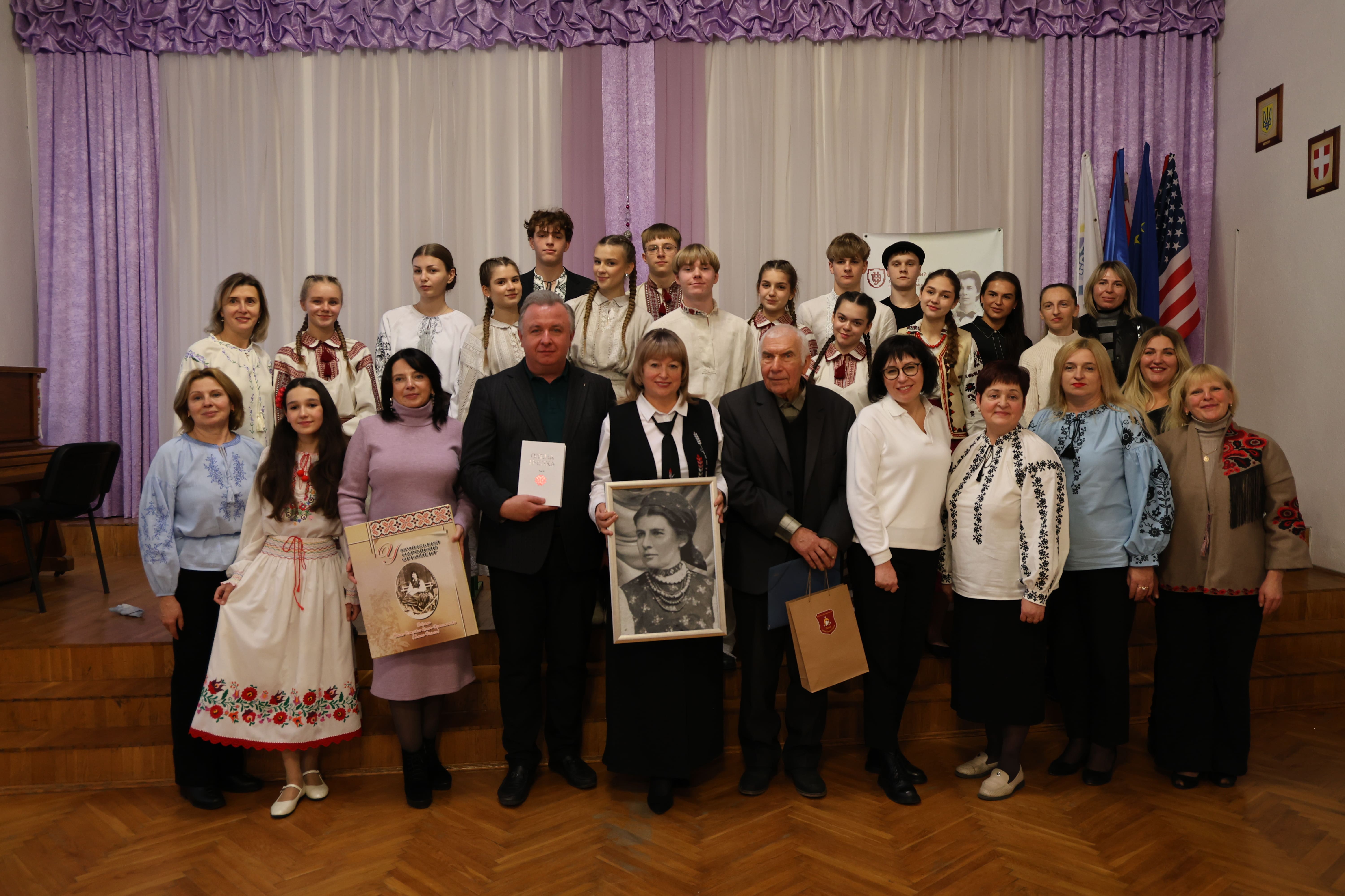 Науковці Університету презентували 12-томне зібрання творів Олени Пчілки у ковельському ліцеї, який носить її ім'я