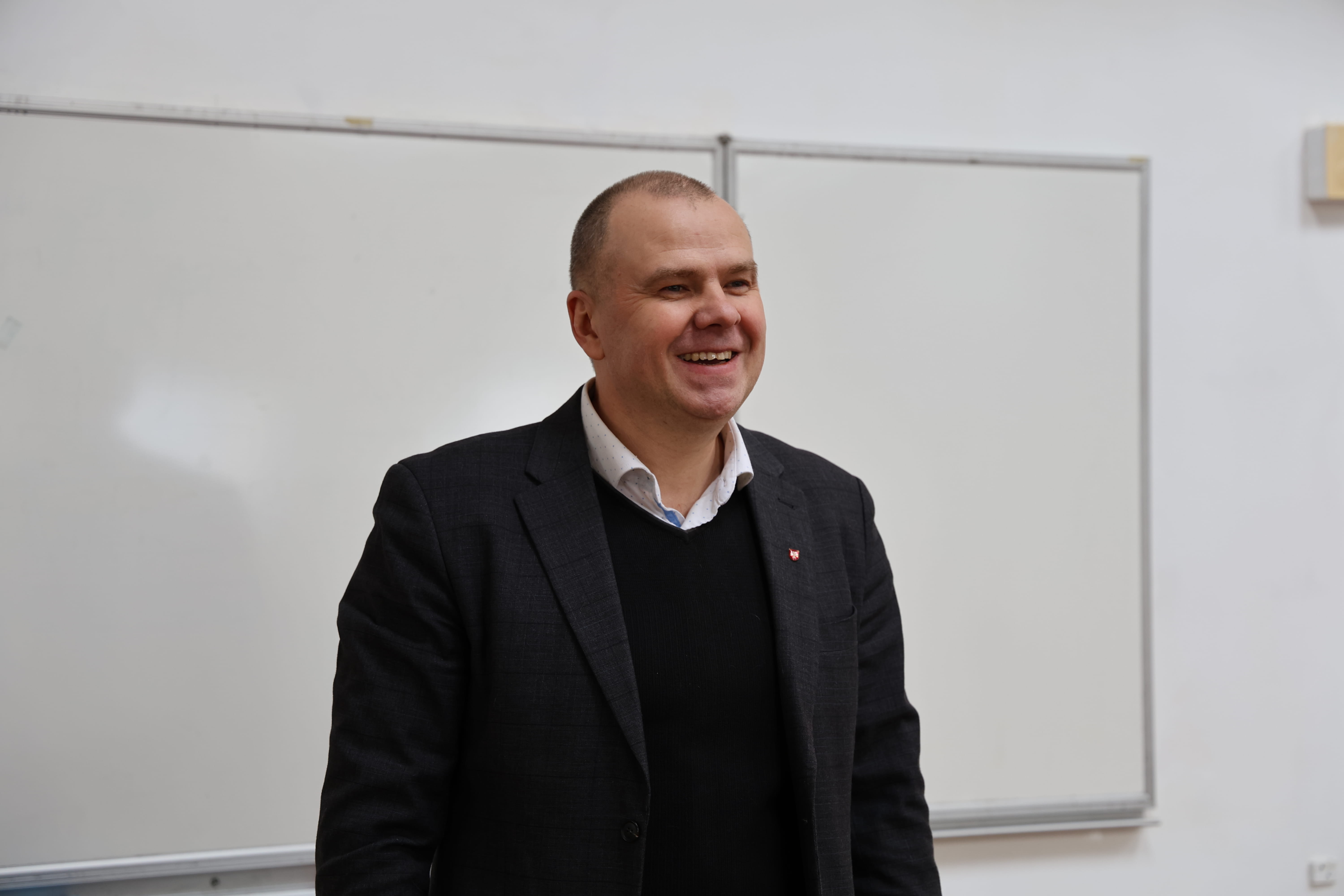 Факультет філології та журналістики очолив Віктор Яручик