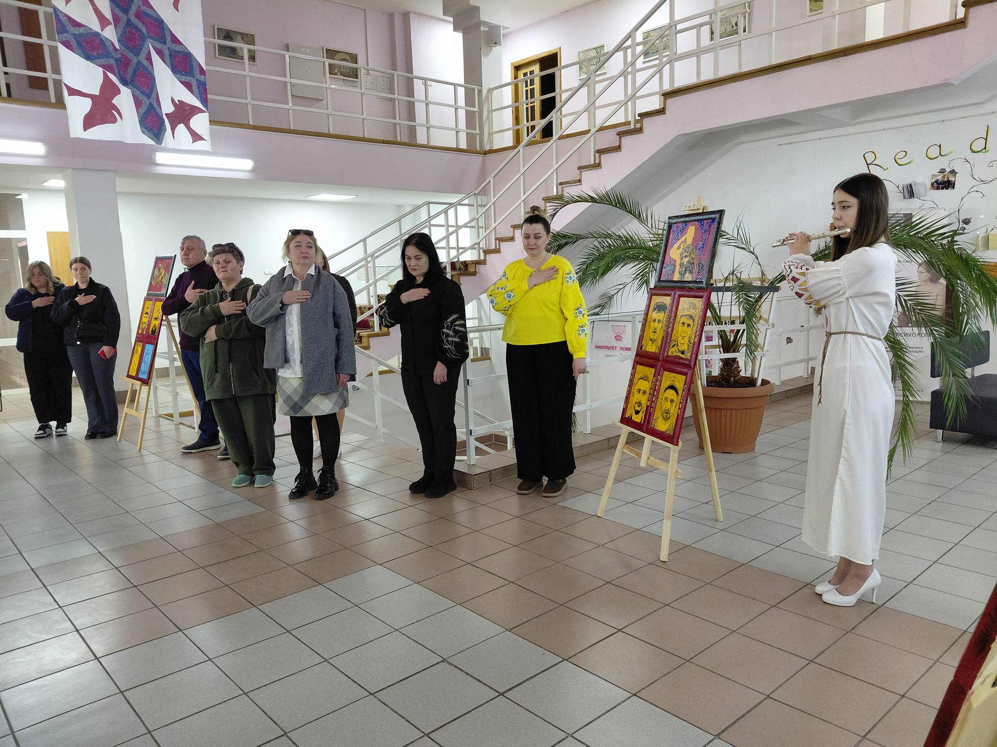 До Дня українського добровольця відкрили виставку-реквієм портретів захисників 