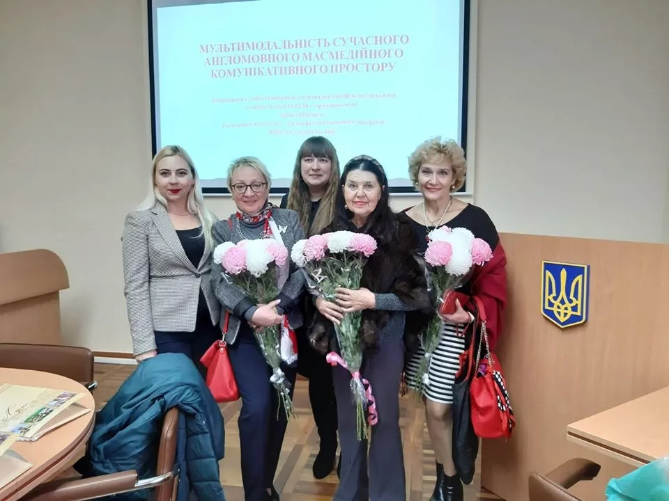 Науковці вишу Лариса Макарук і Сергій Романов успішно захистили дисертації на здобуття наукового ступеня доктора філологічних наук