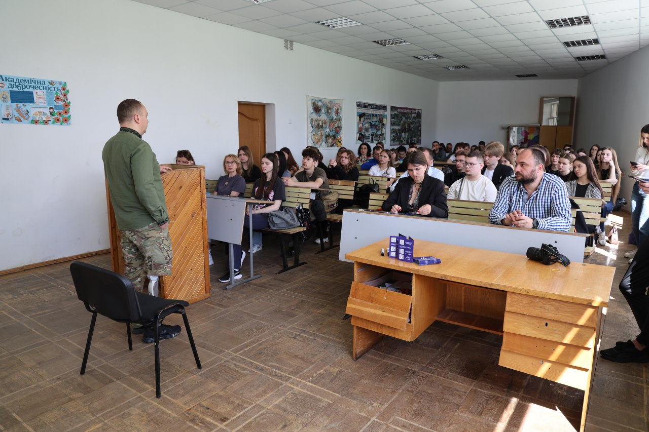 Зустріч з Євгеном Сивоплясом 