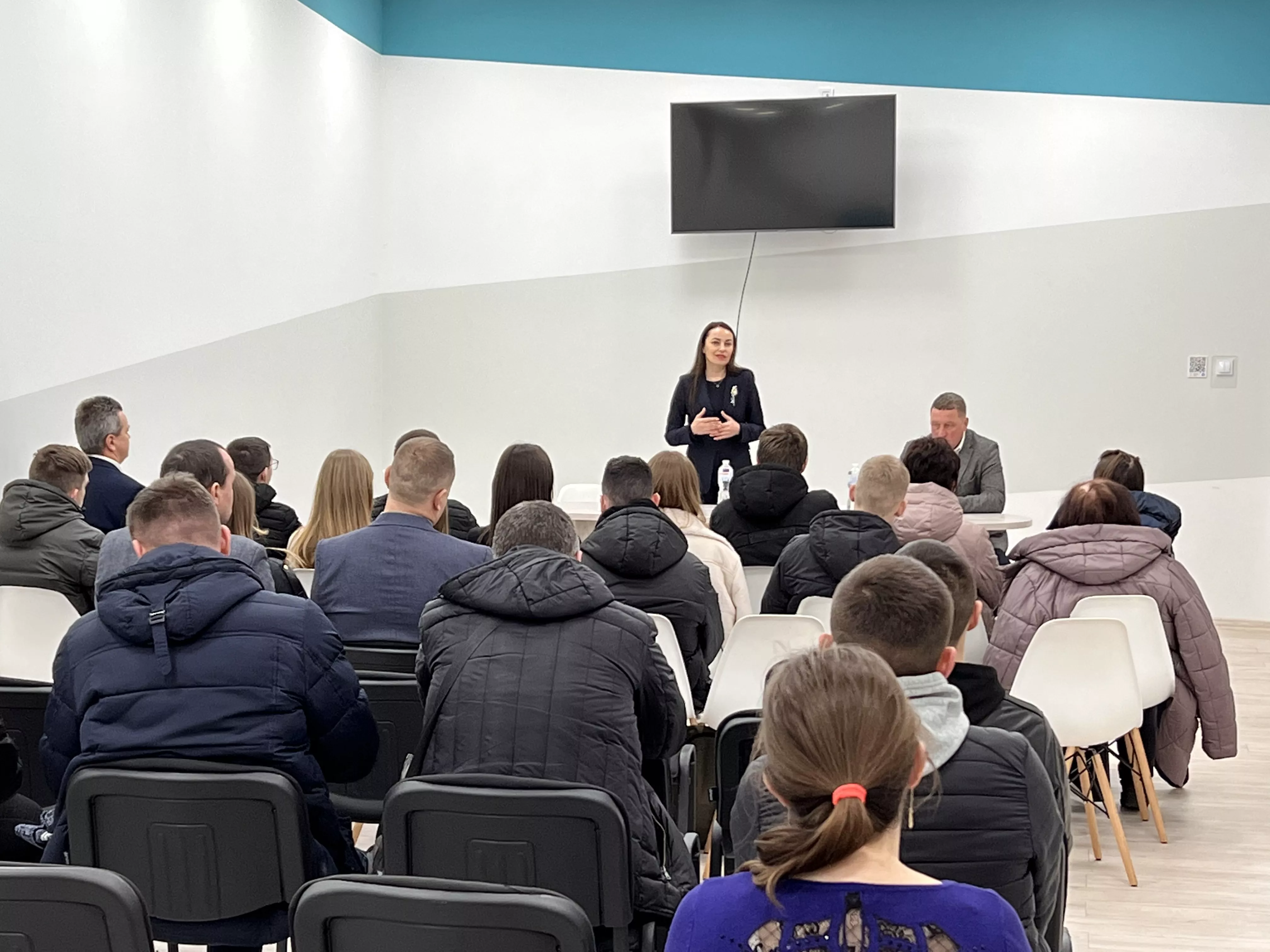 політологи