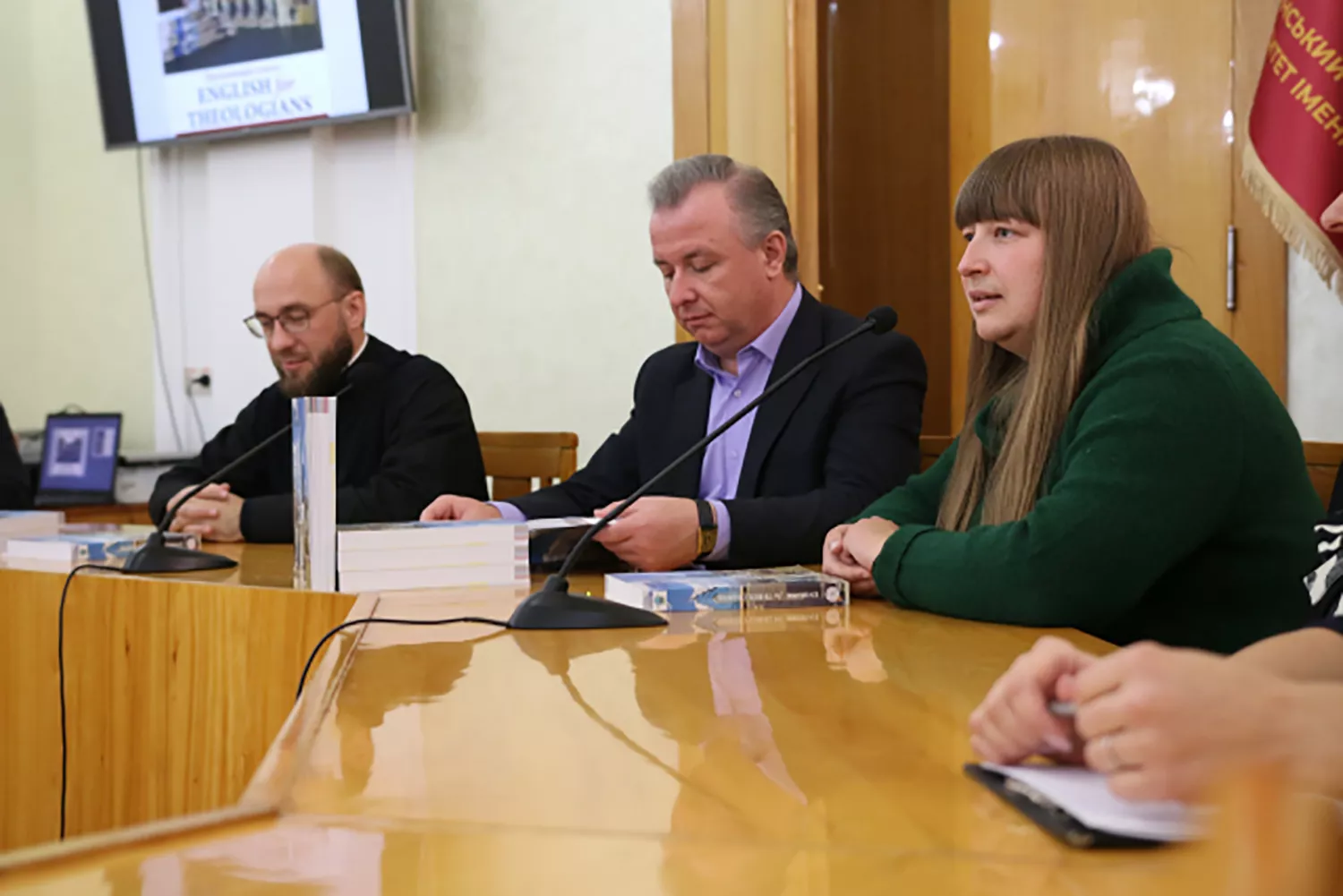 Презентація підручника «ENGLISH FOR THEOLOGIANS»