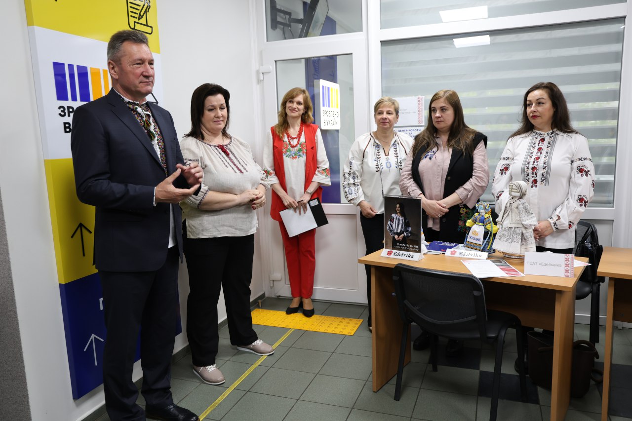 Анатолій Цьось і студенти відвідали Національний ярмарок вакансій