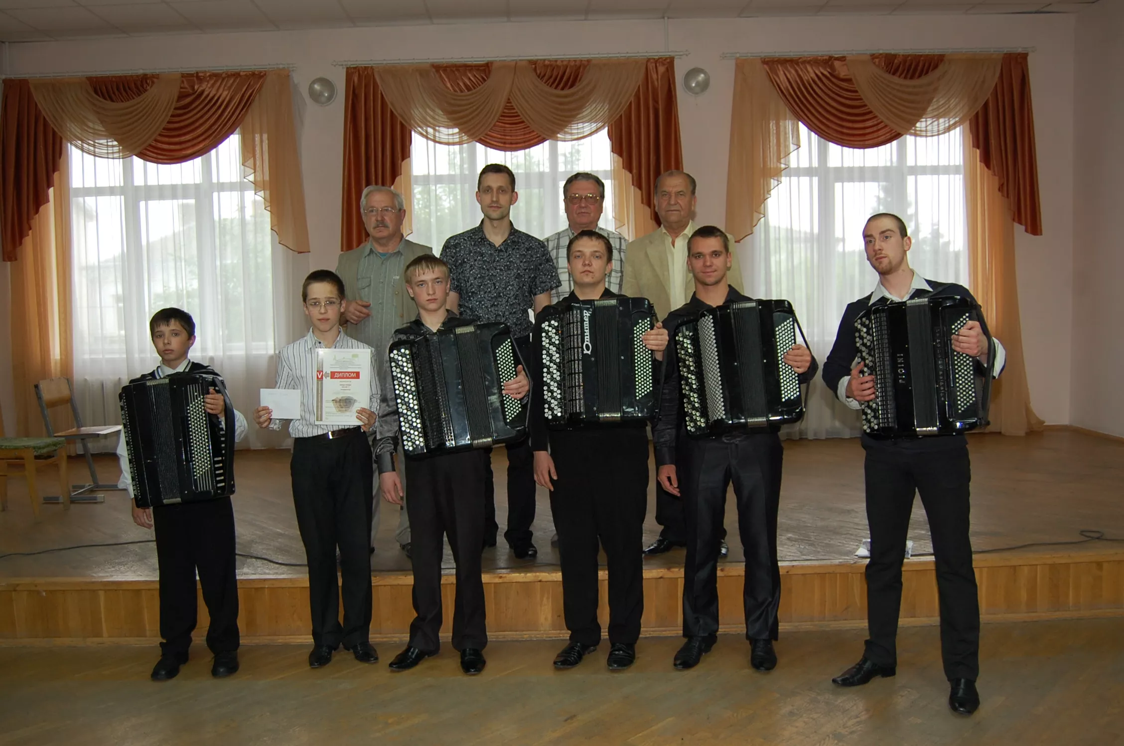 Звучіть, баяни та акордеони!