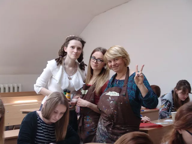 Cтуденти долучилися до розмальовування семи гігантських писанок