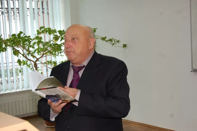 Повернути Україні славні імена...