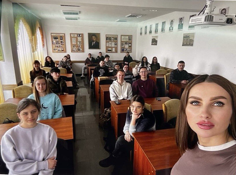 Студенти вчилися виявляти небезпечні ресурси в соціальних мережах