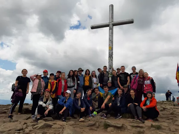 Студенти географічного факультету разом з деканом виконали Гімн України