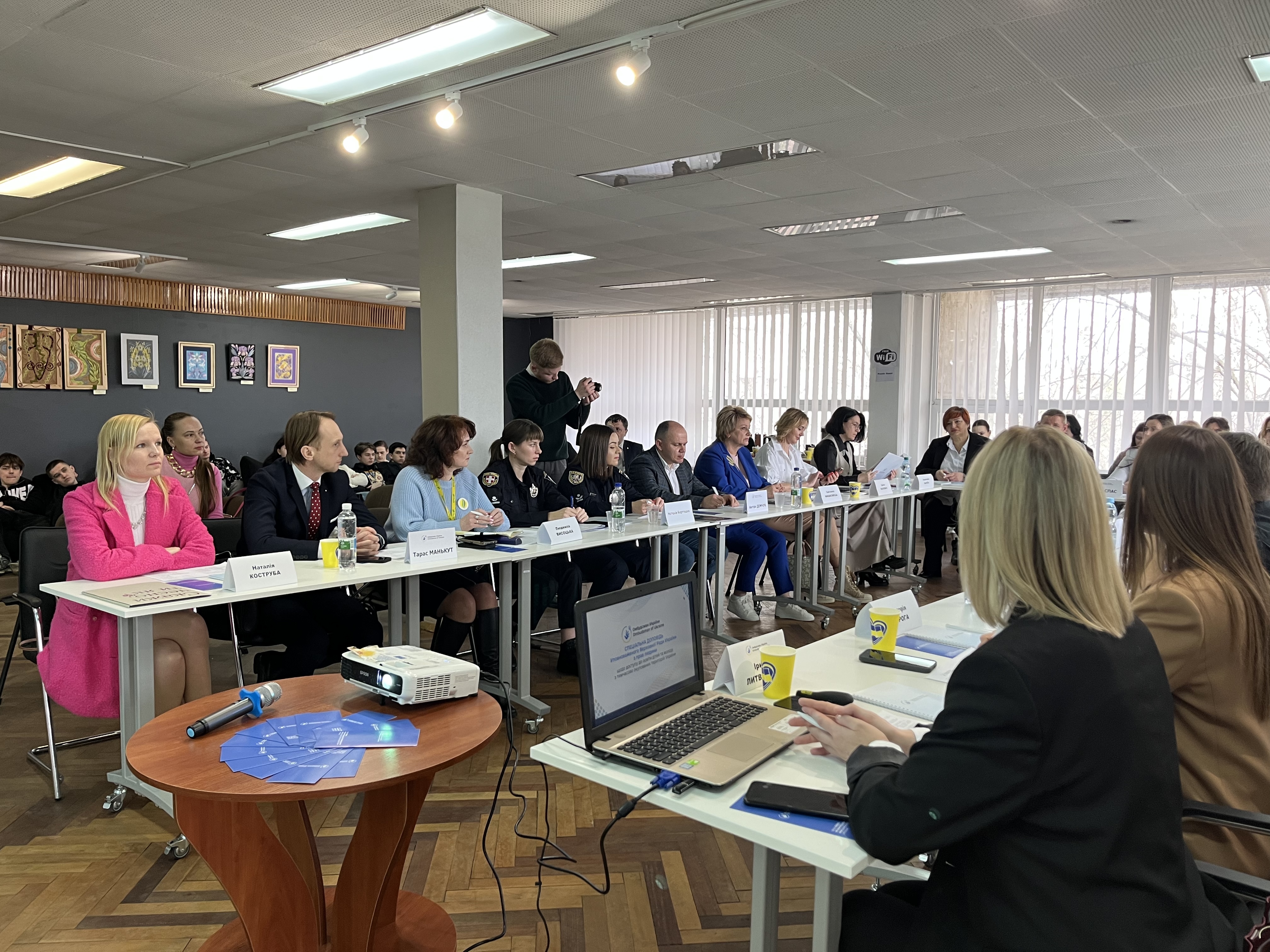 Круглий стіл 