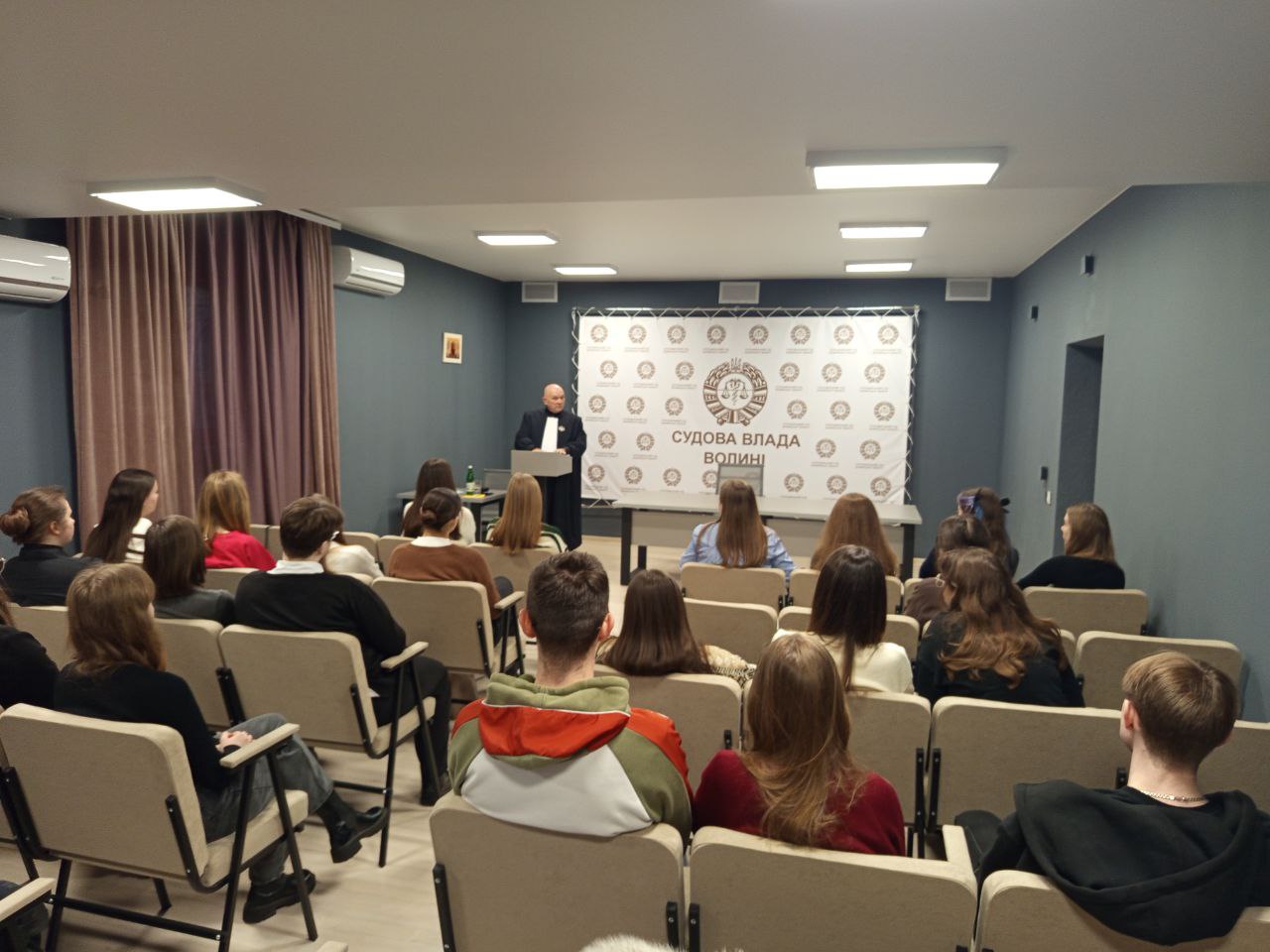 Від теорії до практики: студенти-психологи побували у Господарському суді Волинської області