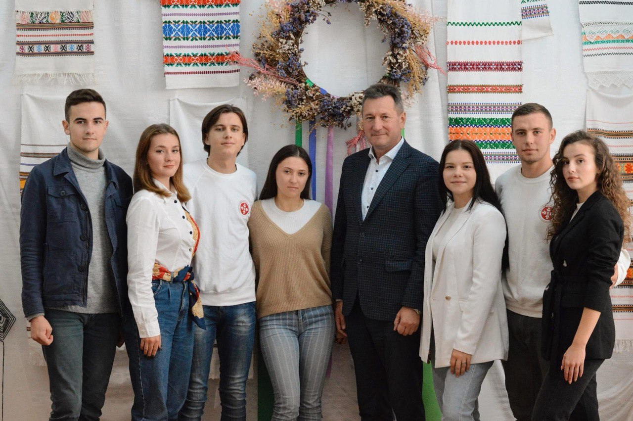 Вітання з Днем працівників освіти