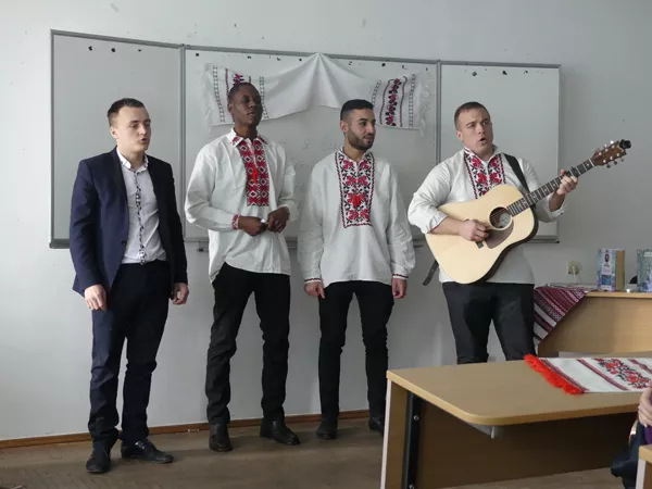 Літературне читання «На шлях я вийшла ранньою весною»