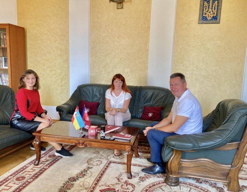 Університет і ГО «Демократичний тиждень Карпатського моря» підписали договір про співпрацю