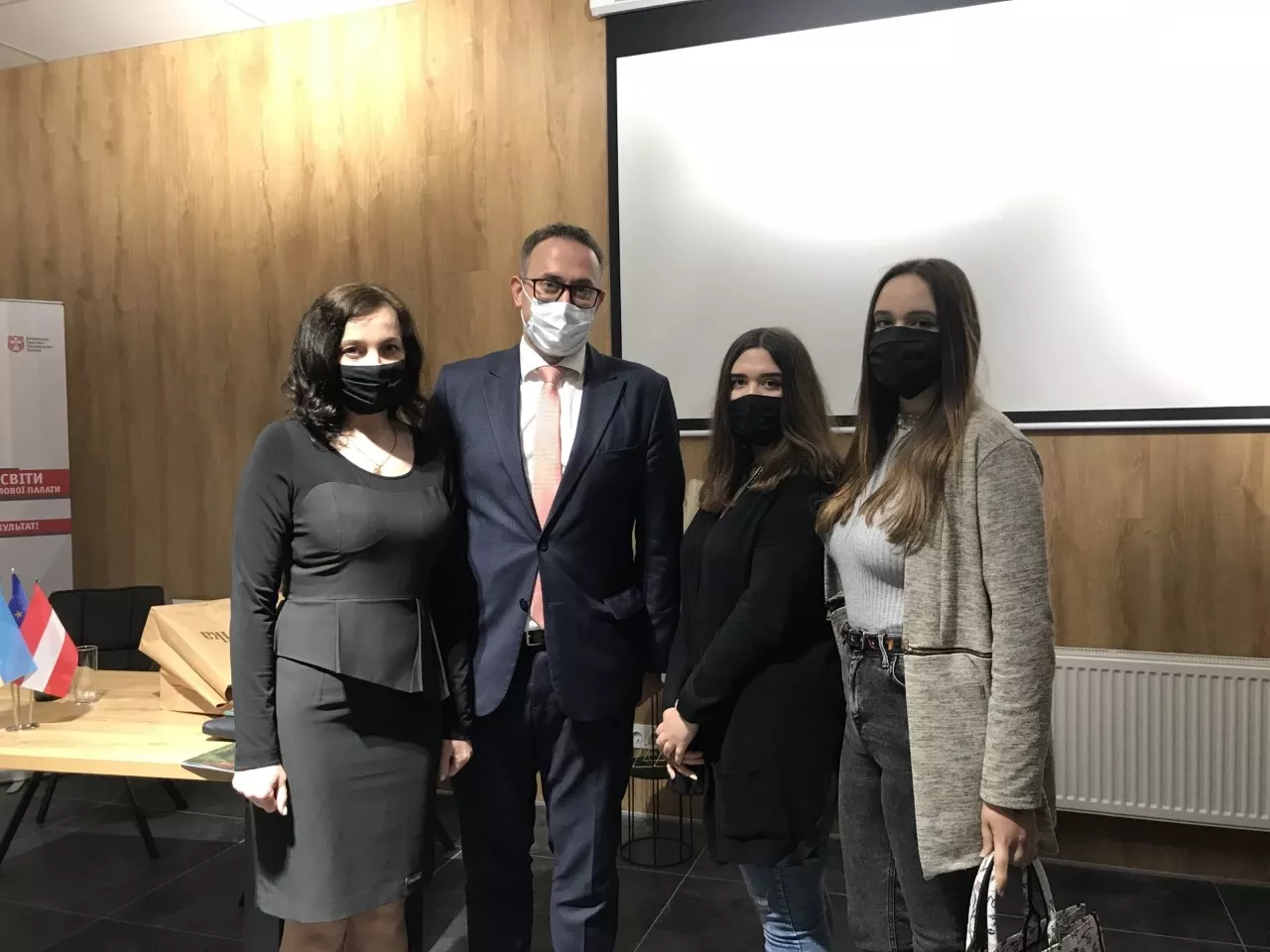 Економісти-міжнародники на зустрічі з Почесним консулом Австрії у Львові Маркіяном Мальським 