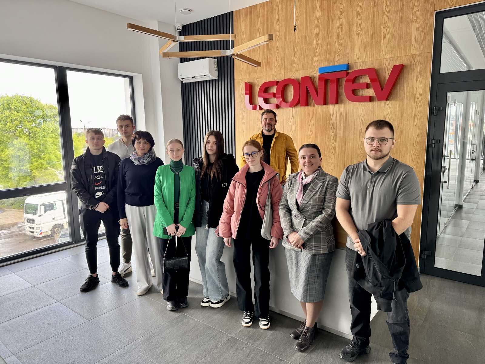 Екскурсія та виїзна лекція для майбутніх менеджерів у компанії «Леонтьєв»