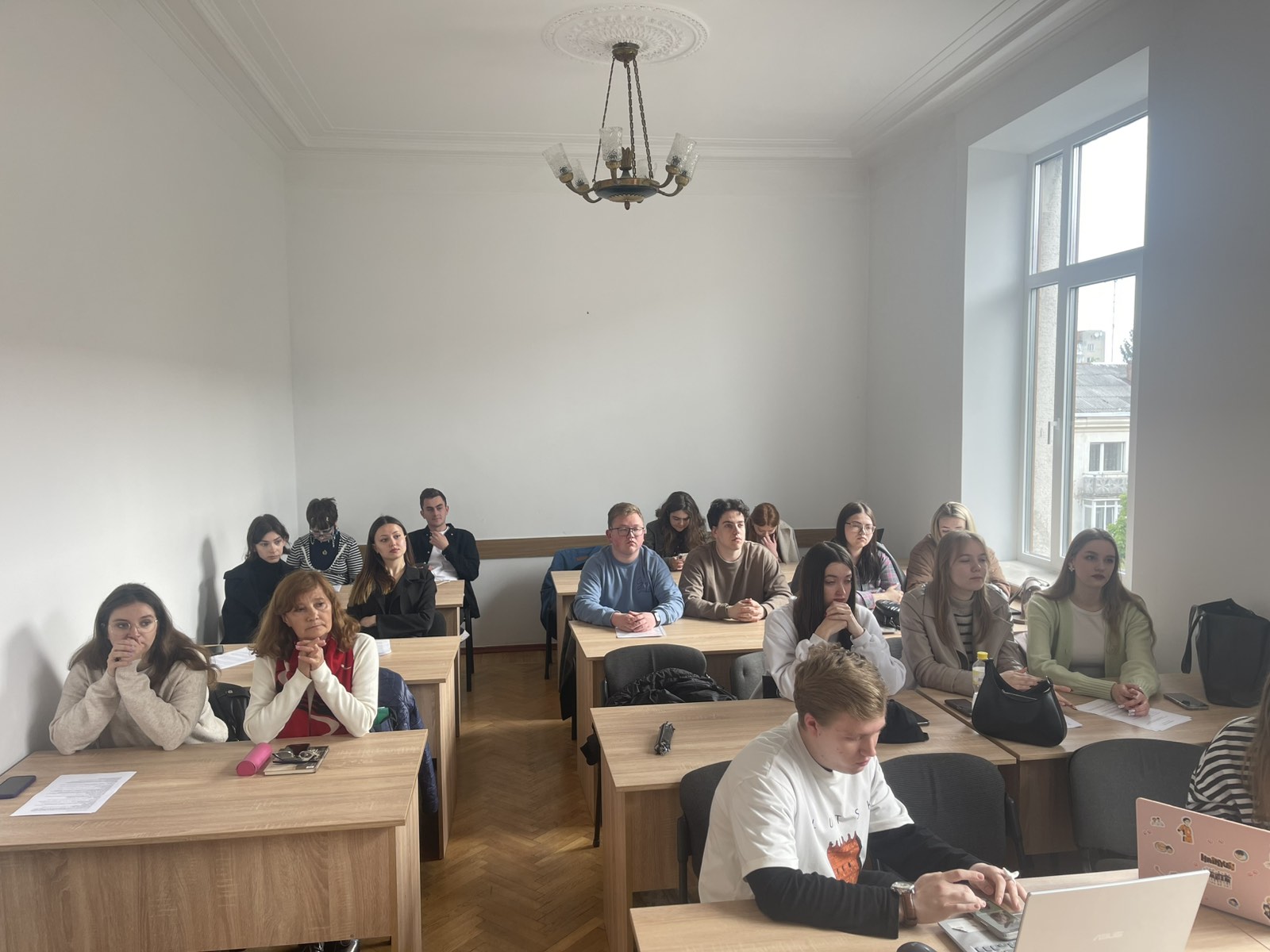 «Академічна філософія, логіка та основи критичного мислення в особах та фактах»