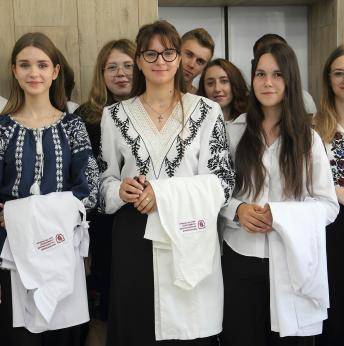 Першокурсники медичного факультету урочисто одягнули білі халати