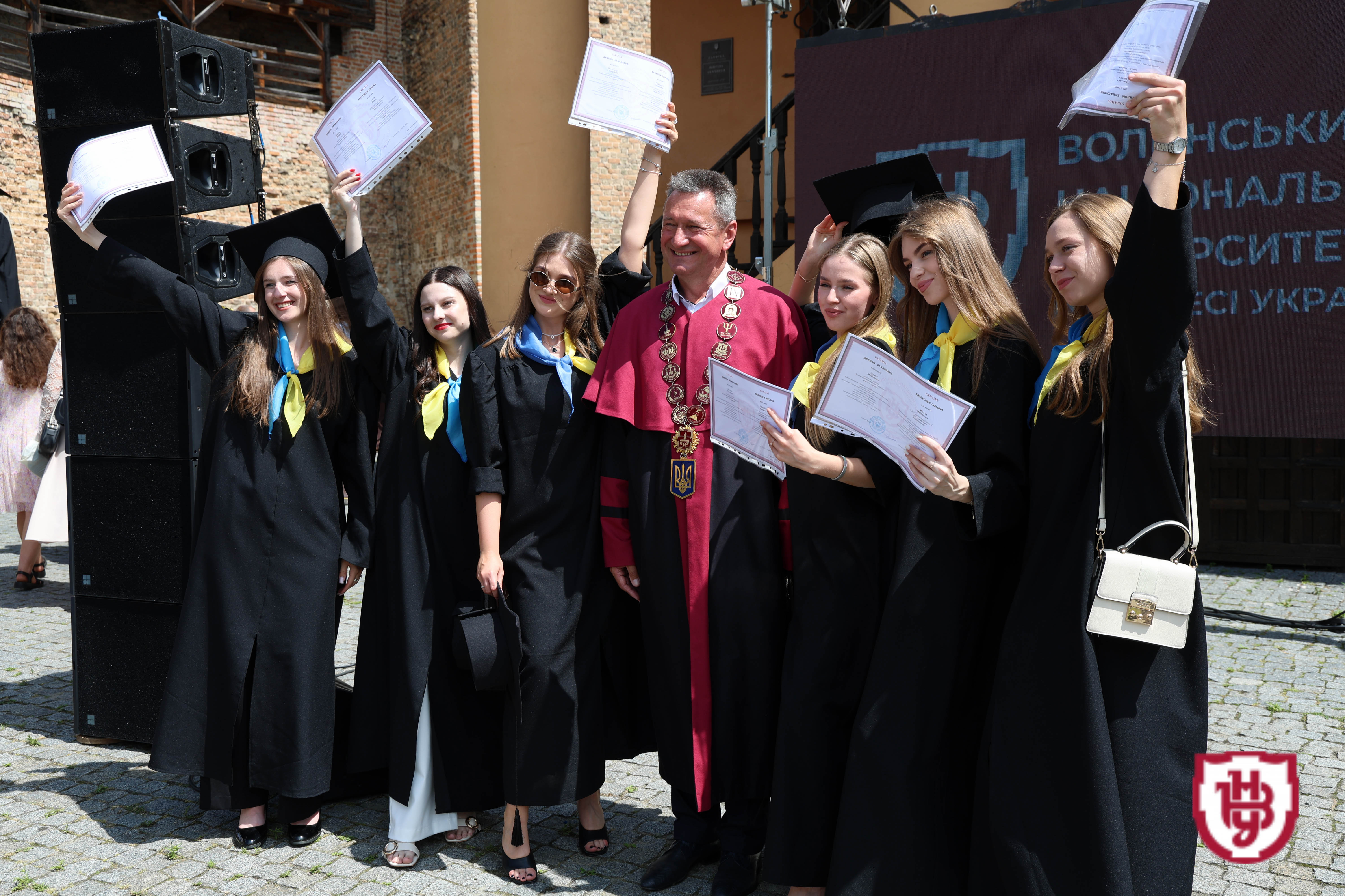 Випуск бакалаврів 2025: студенти ВНУ імені Лесі Українки отримали дипломи