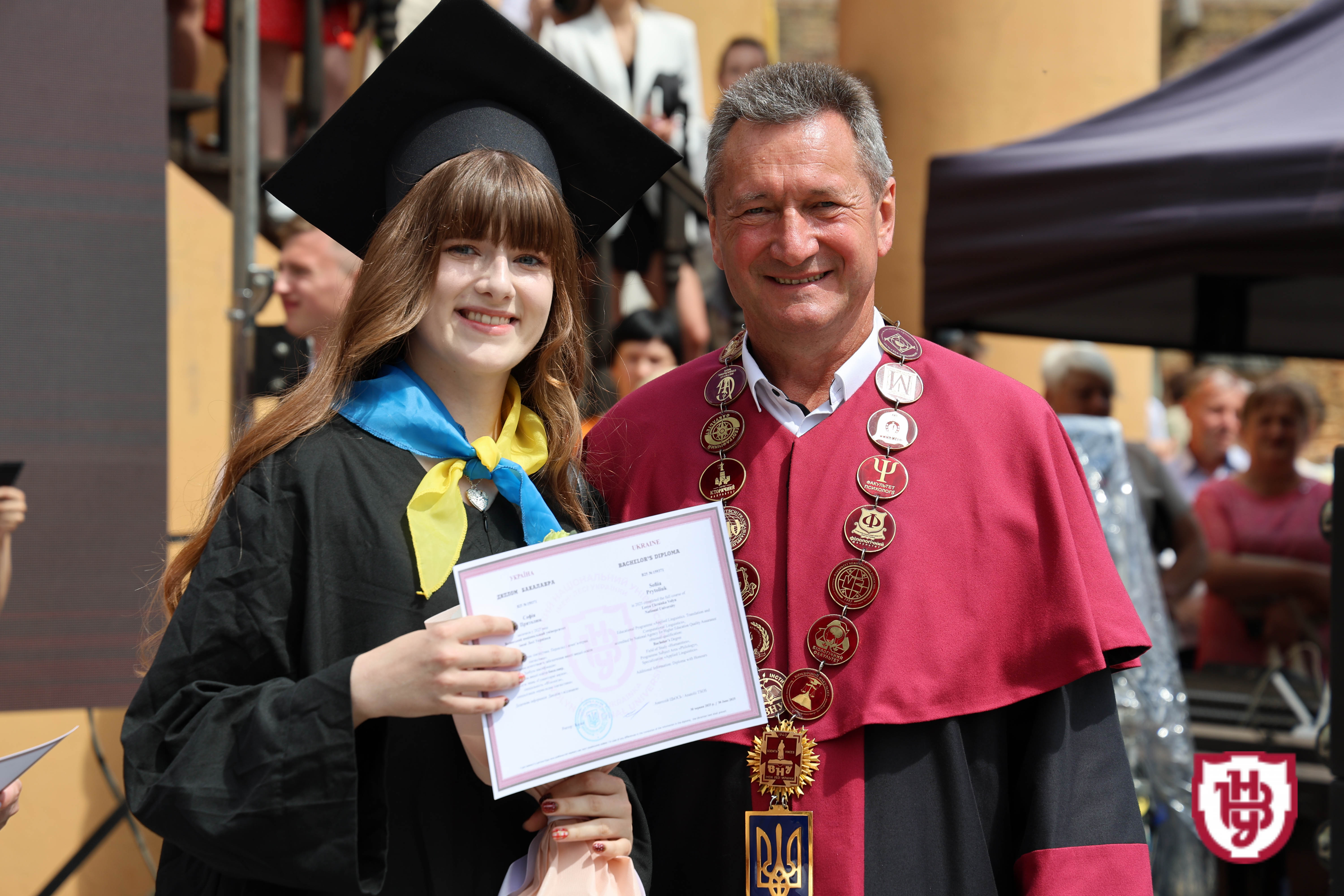 Випуск бакалаврів 2025: студенти ВНУ імені Лесі Українки отримали дипломи
