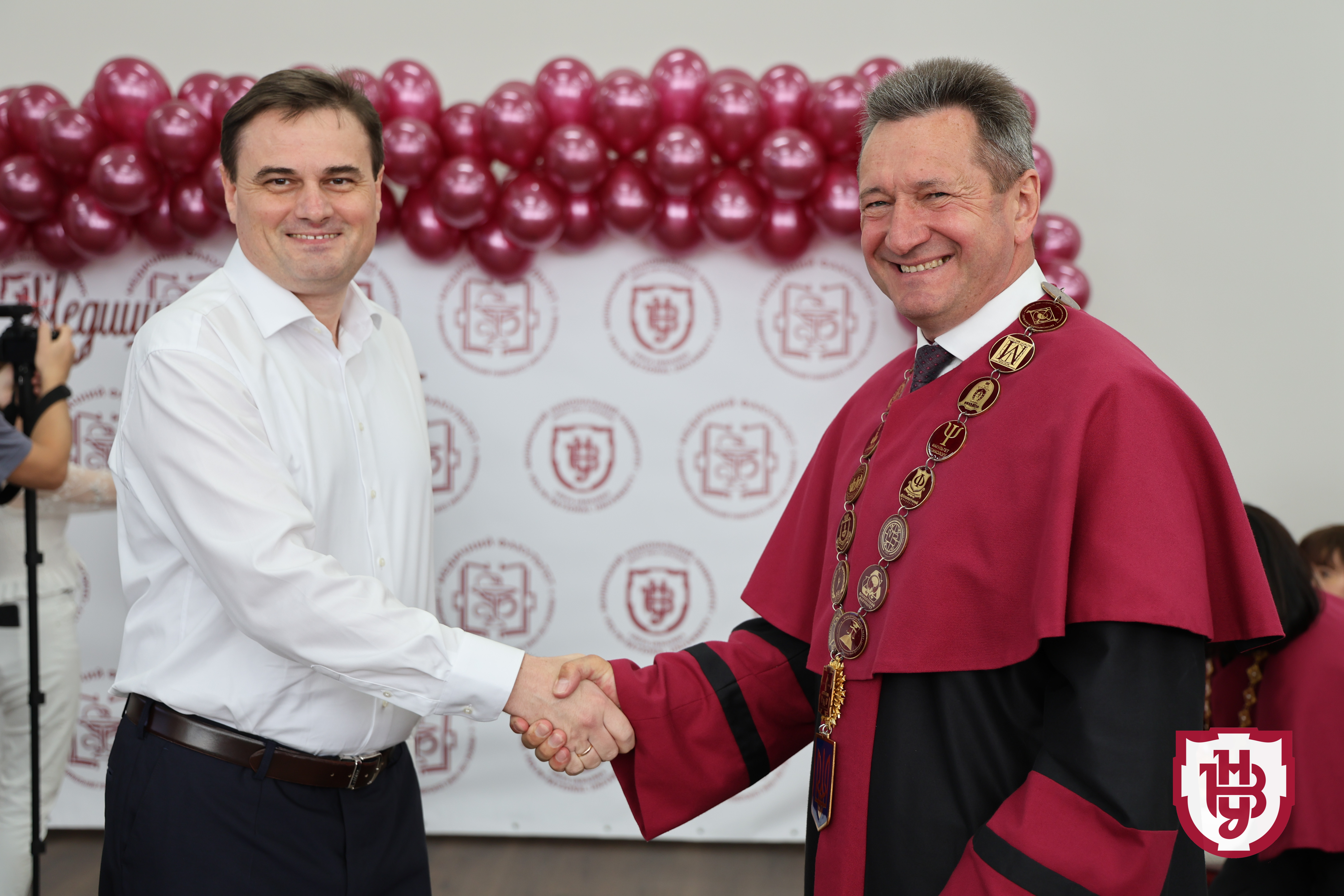 Університет імені Лесі Українки випустив перших магістрів-медиків