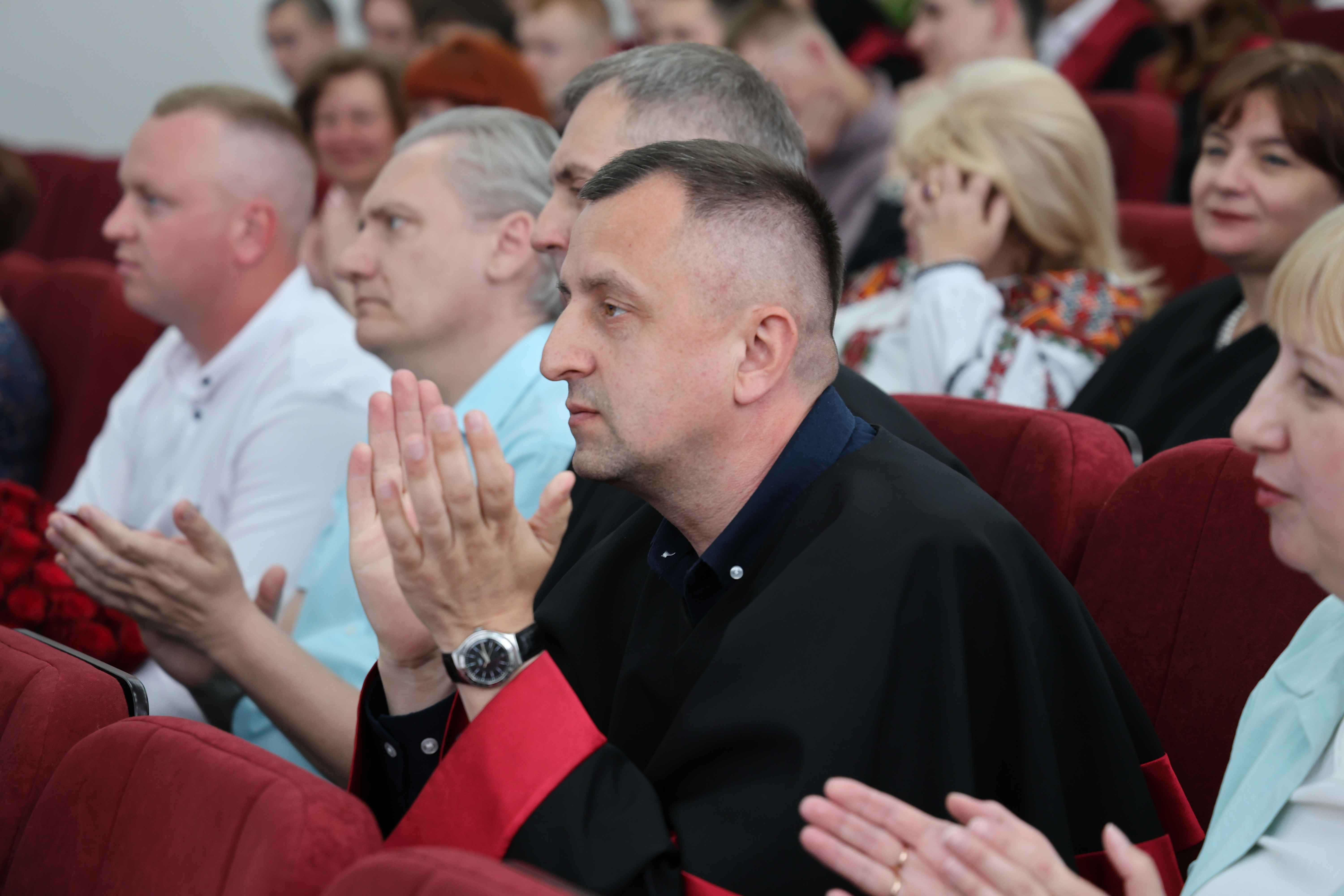 Університет імені Лесі Українки випустив перших магістрів-медиків