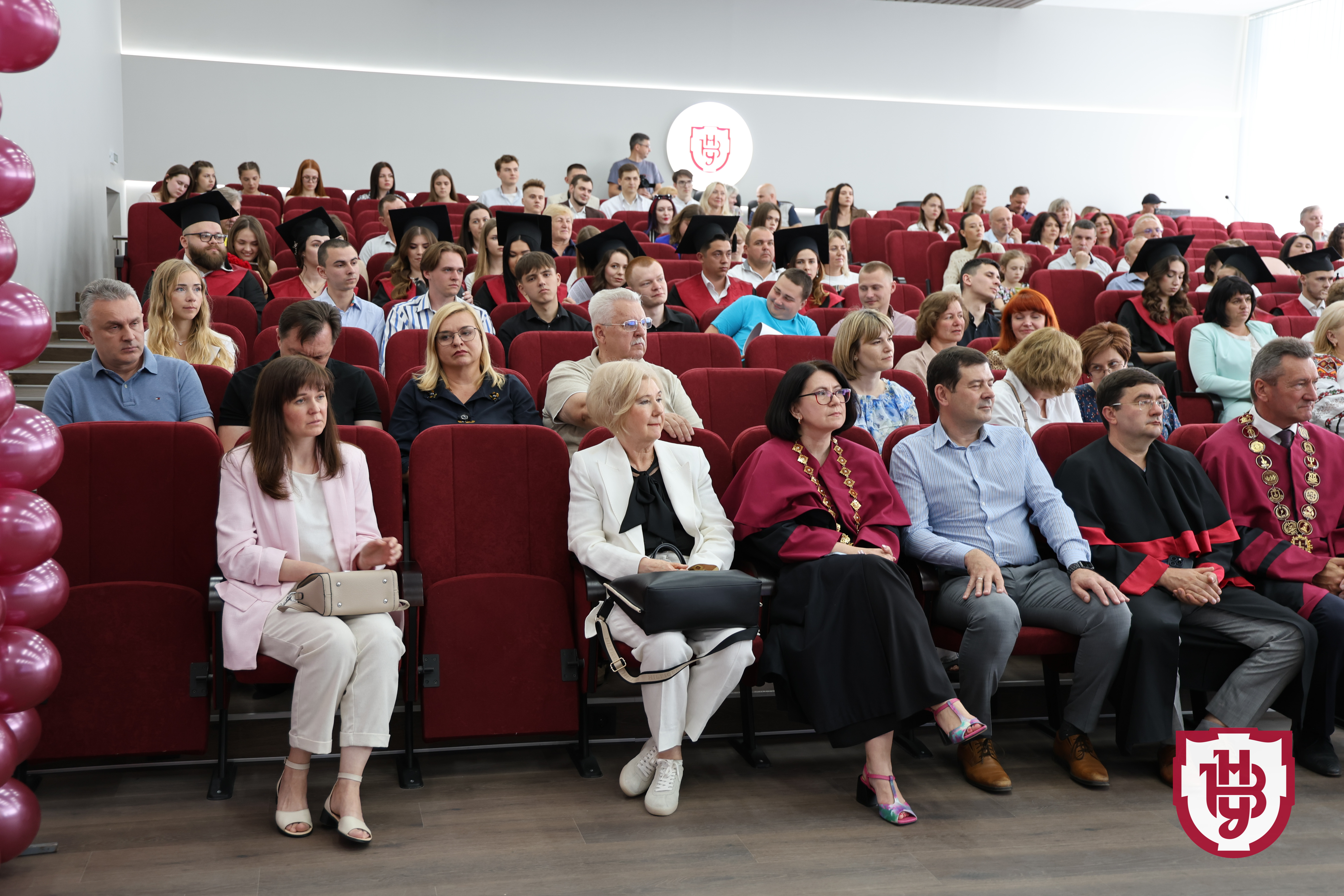 Університет імені Лесі Українки випустив перших магістрів-медиків