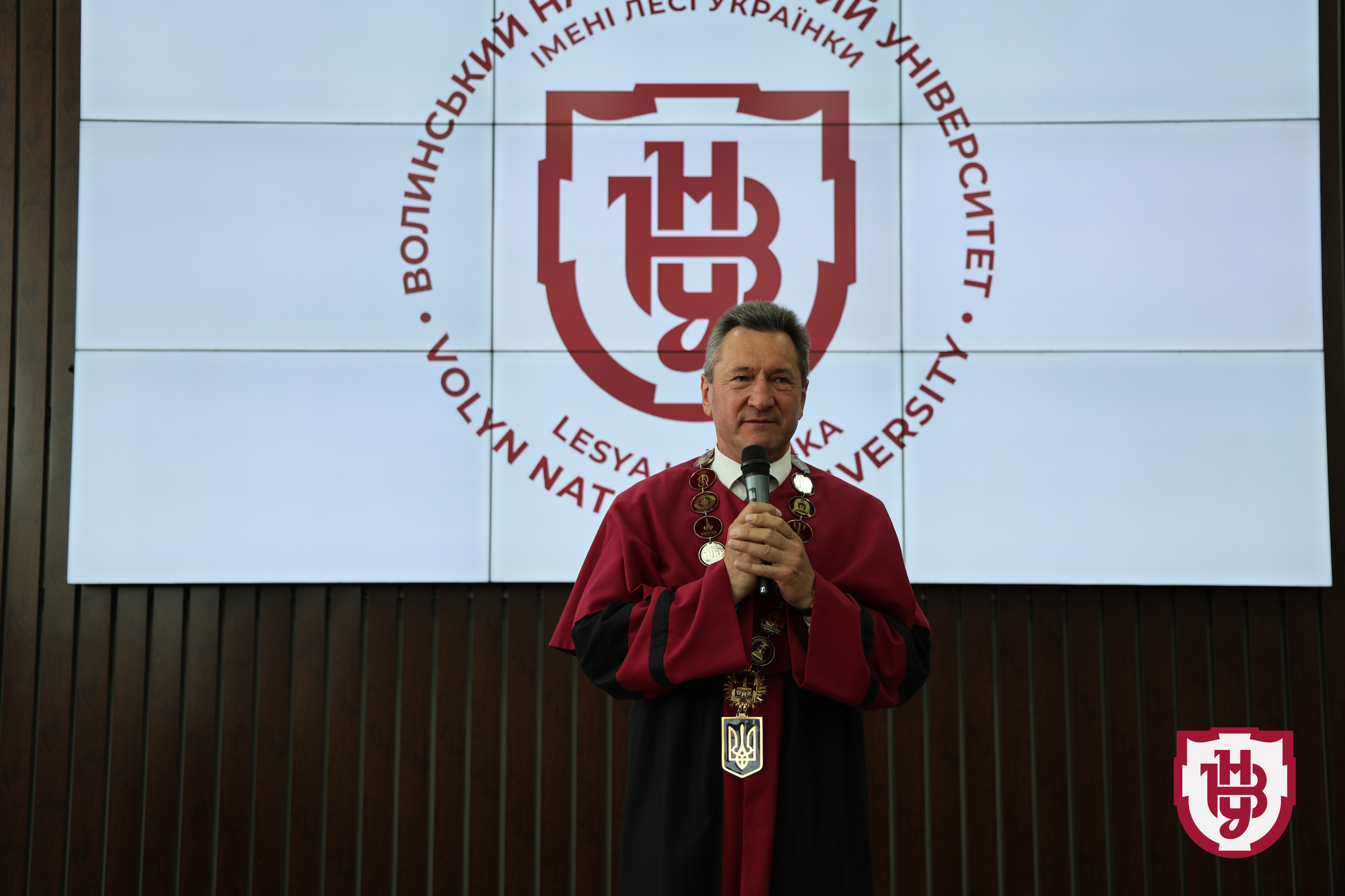 Університет імені Лесі Українки випустив перших магістрів-медиків