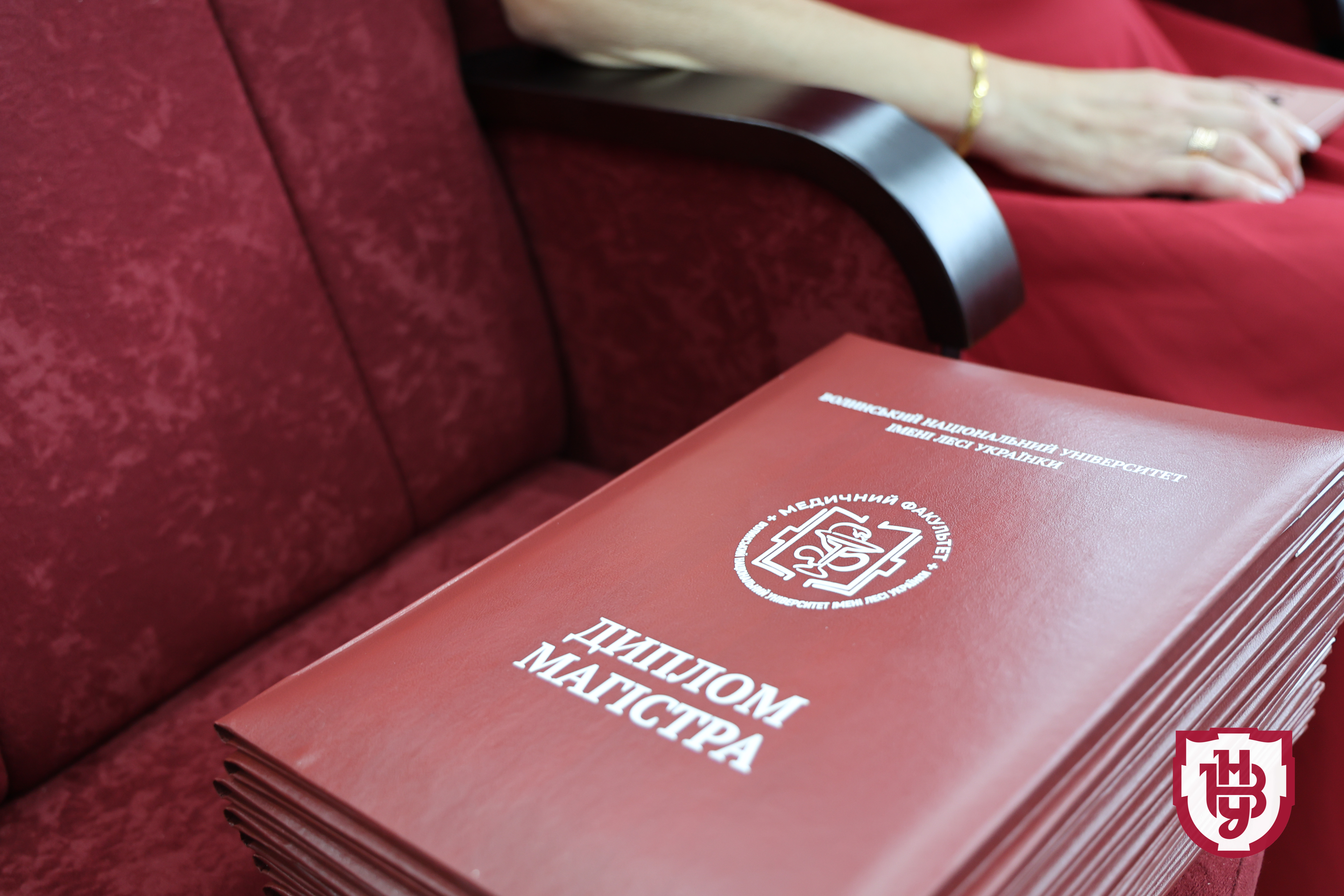 Університет імені Лесі Українки випустив перших магістрів-медиків