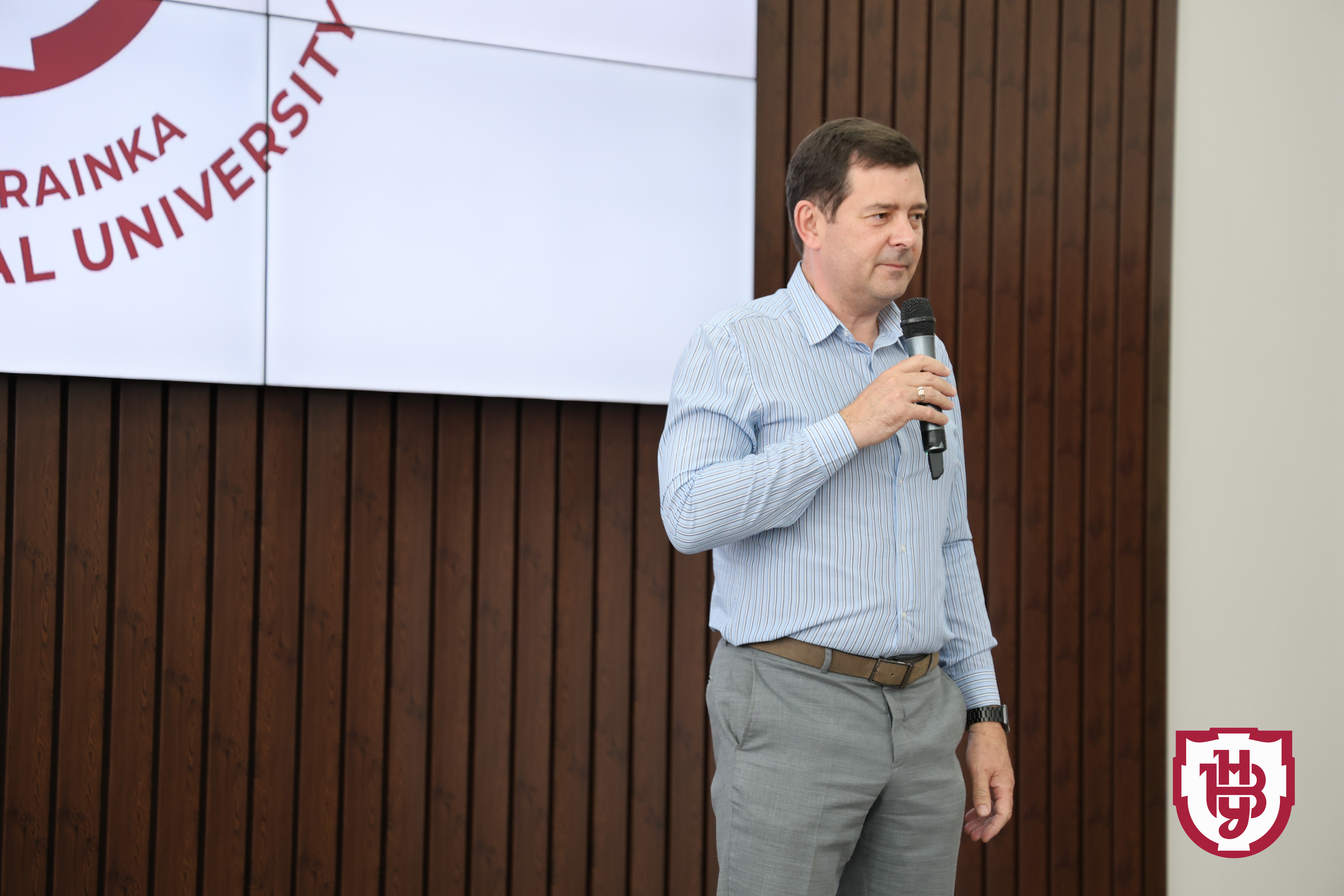 Університет імені Лесі Українки випустив перших магістрів-медиків