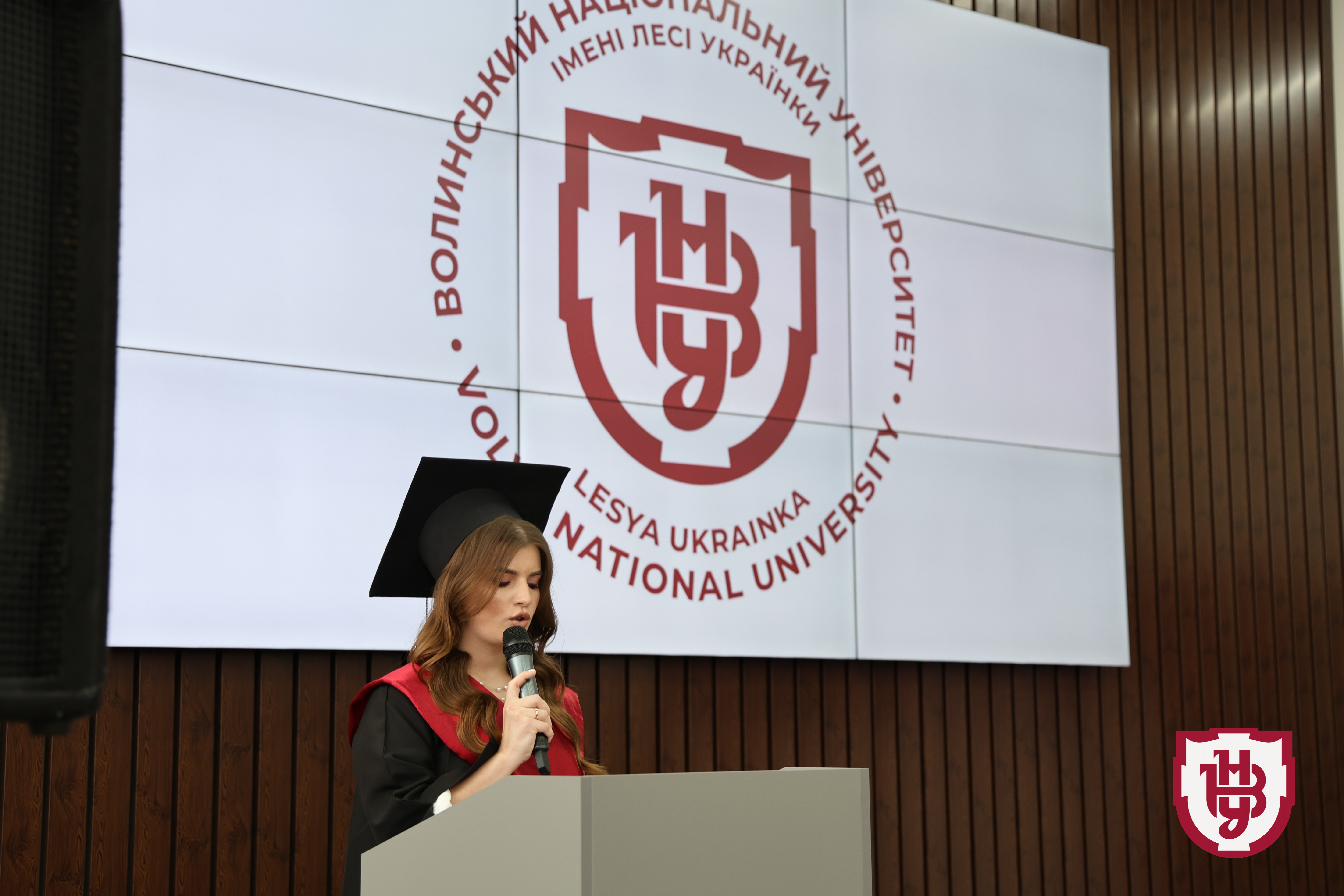 Університет імені Лесі Українки випустив перших магістрів-медиків