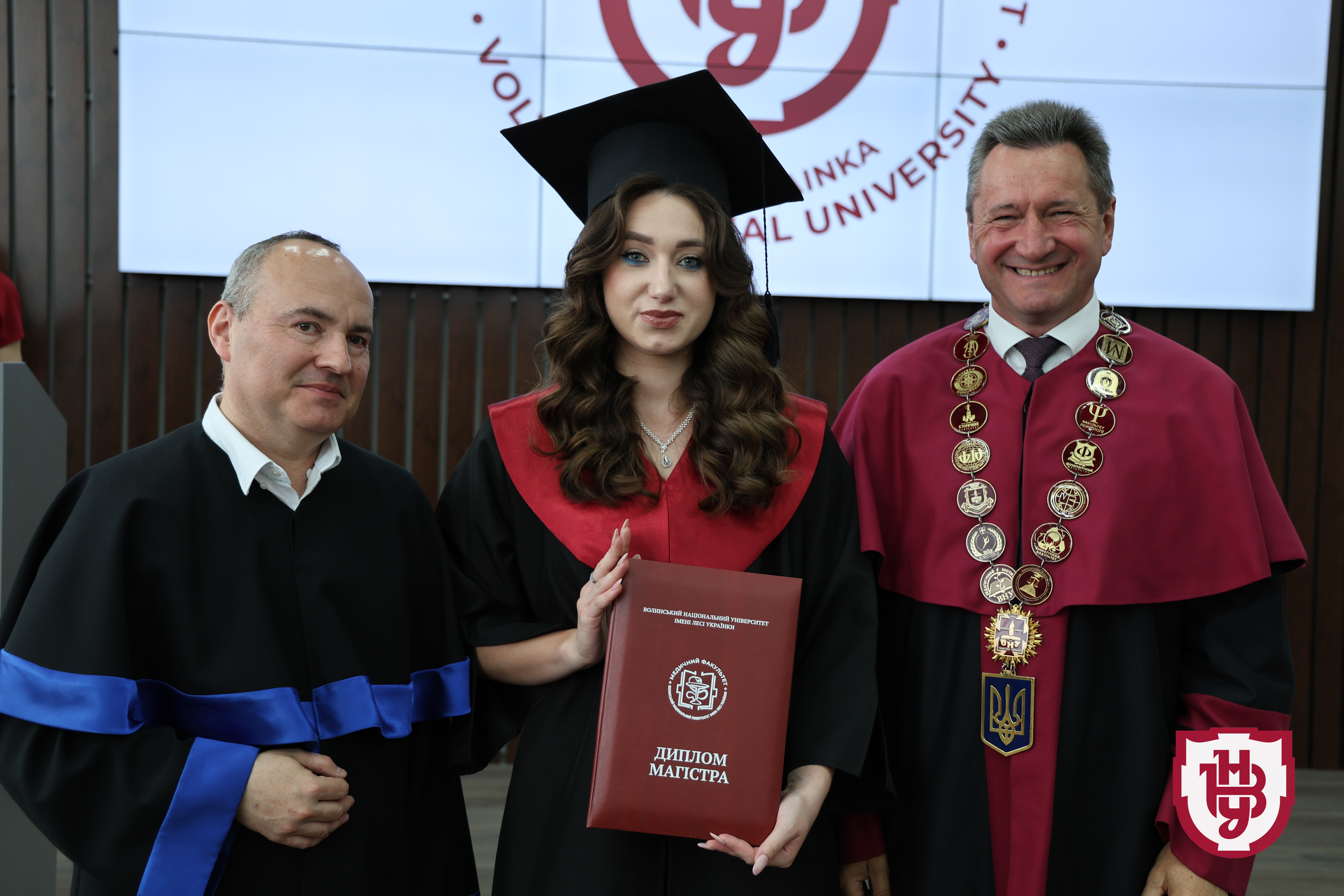 Університет імені Лесі Українки випустив перших магістрів-медиків